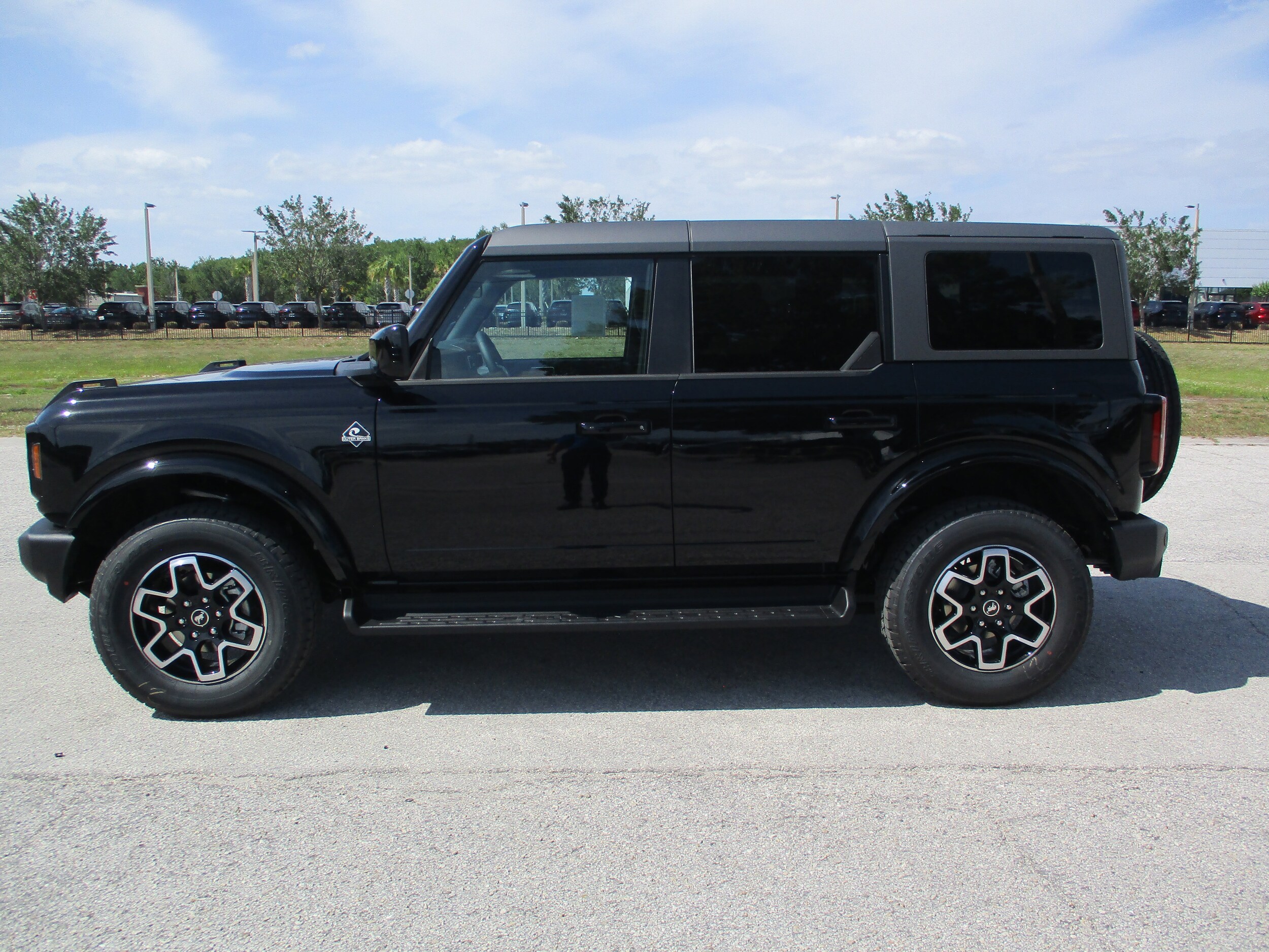 2025 Ford Bronco Outer Banks photo 4