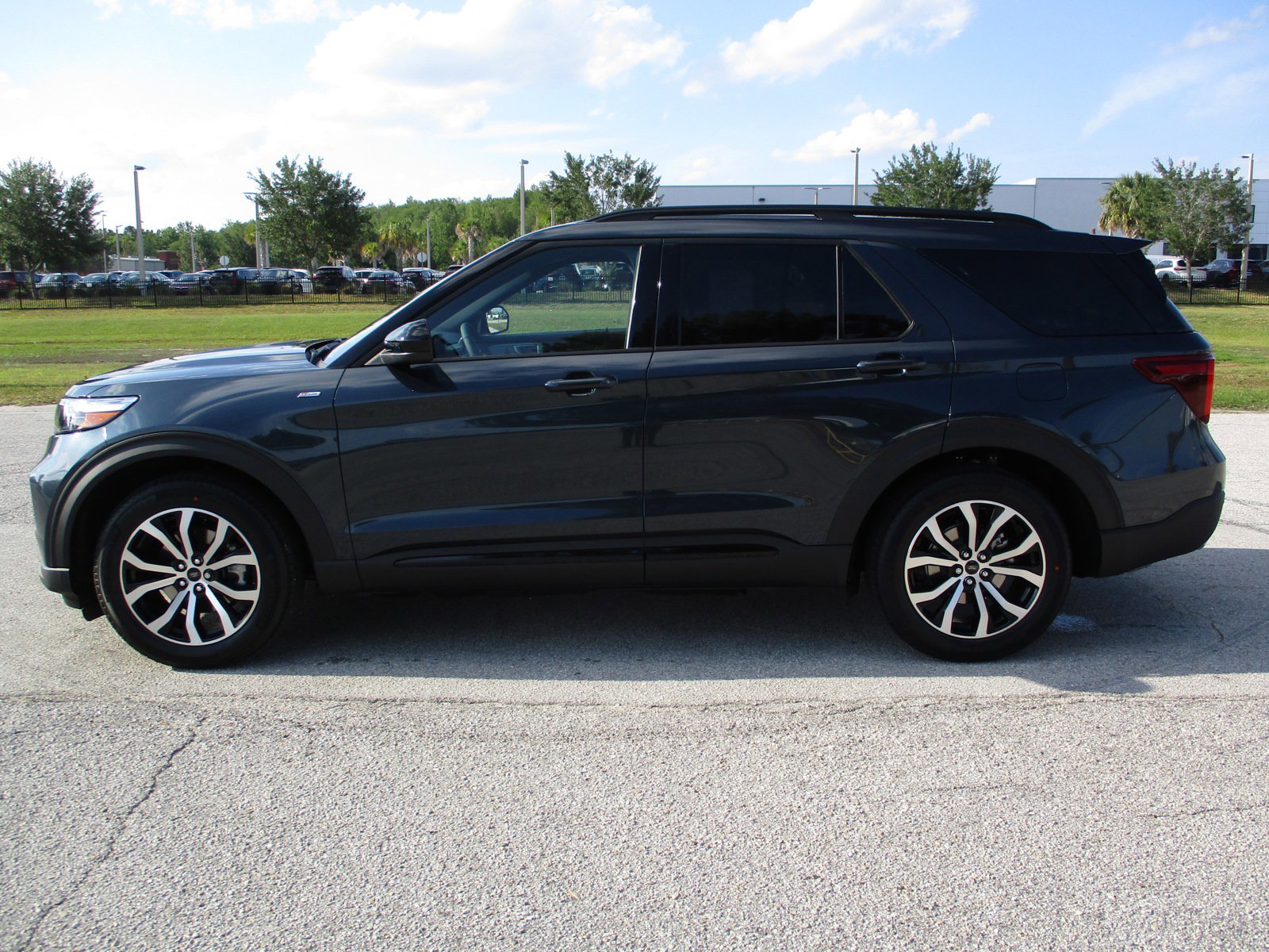2024 Ford Explorer ST-Line photo 4