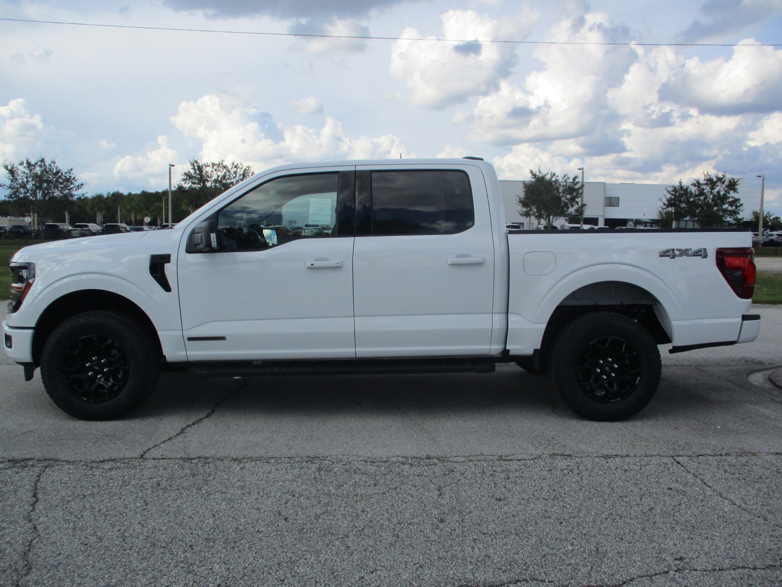 2025 Ford F-150 XLT photo 4