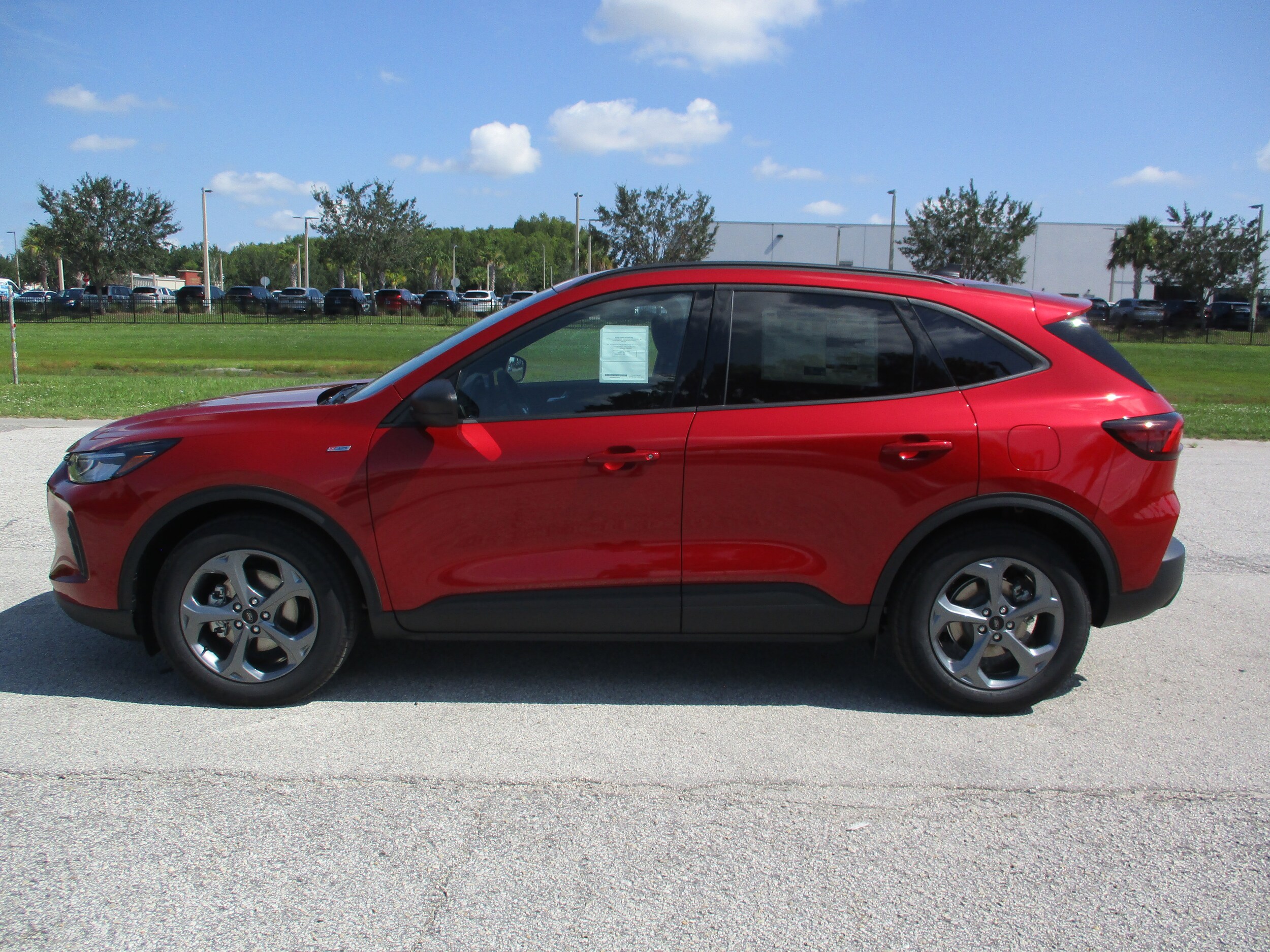 2025 Ford Escape ST-Line photo 4