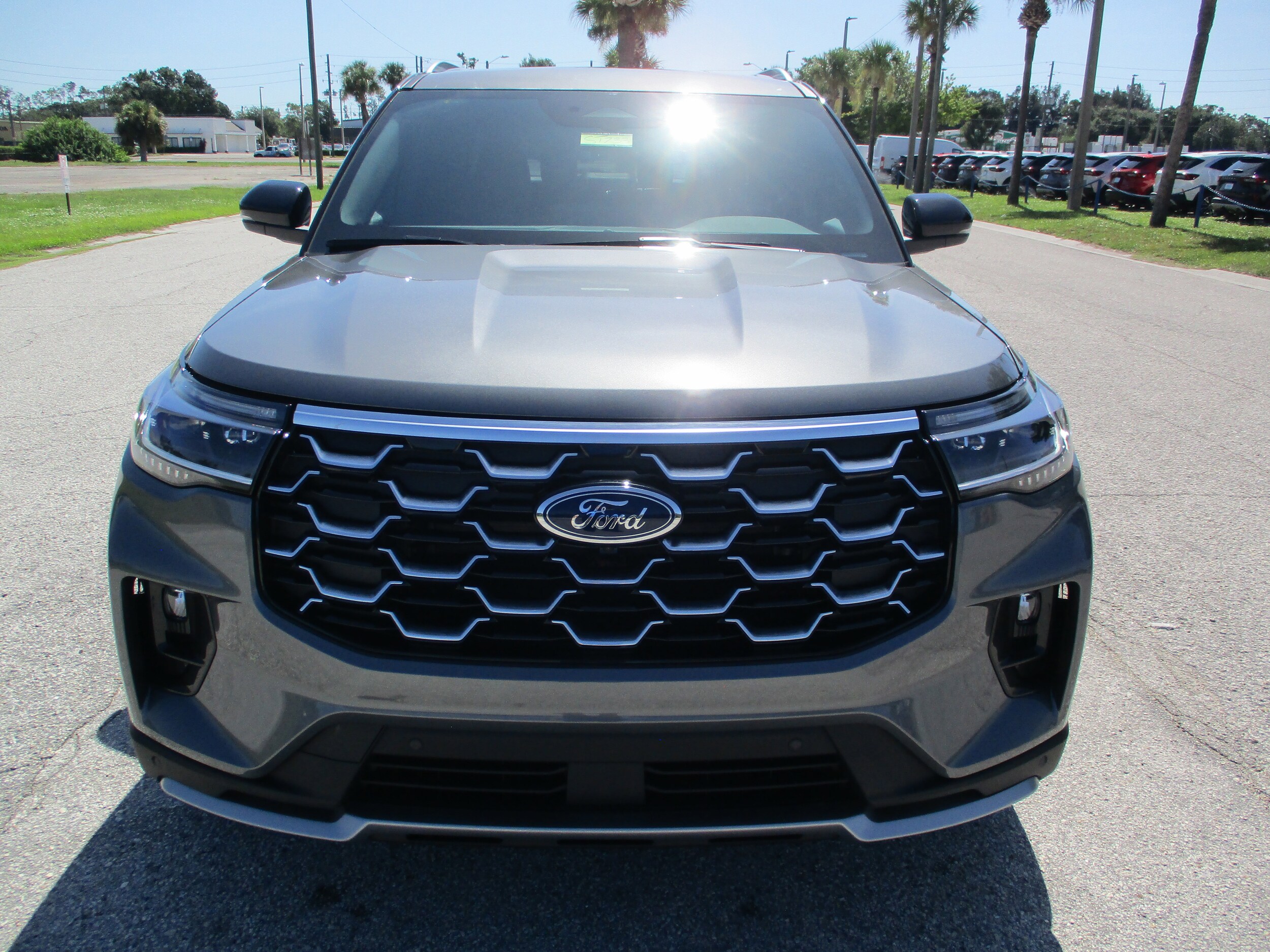 2025 Ford Explorer Platinum photo 2