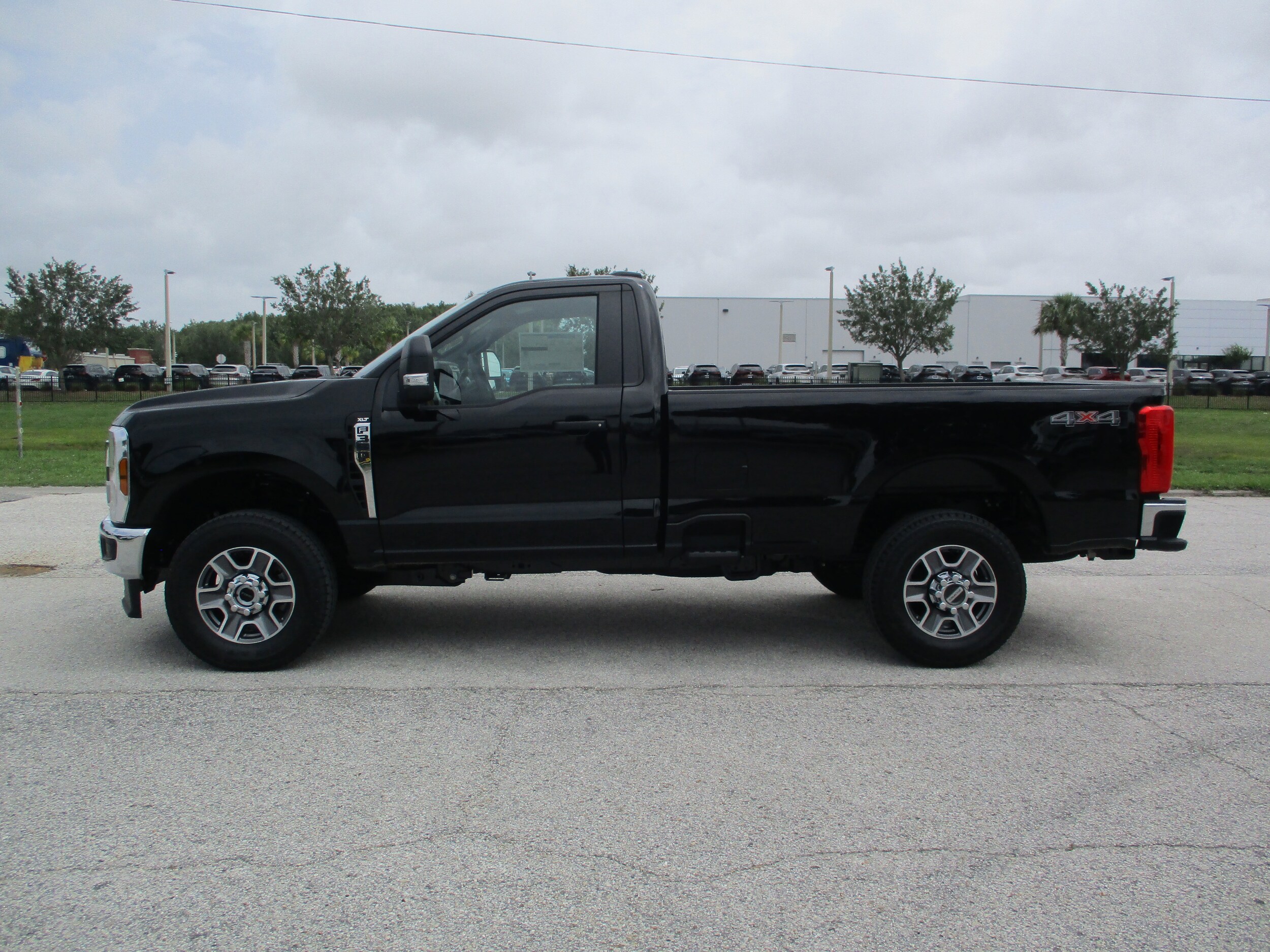 2025 Ford F-350 photo 4
