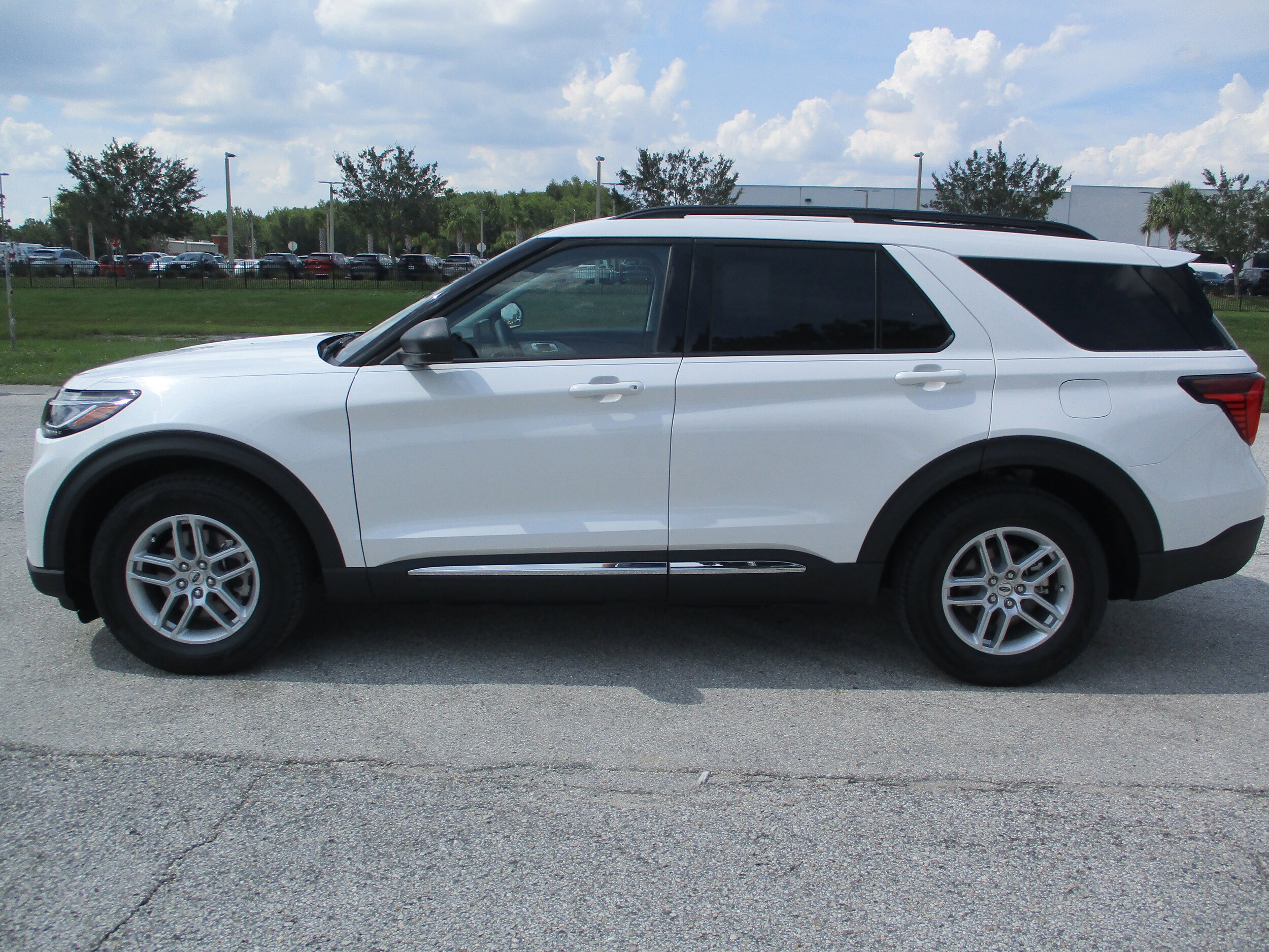 2025 Ford Explorer Sport photo 2
