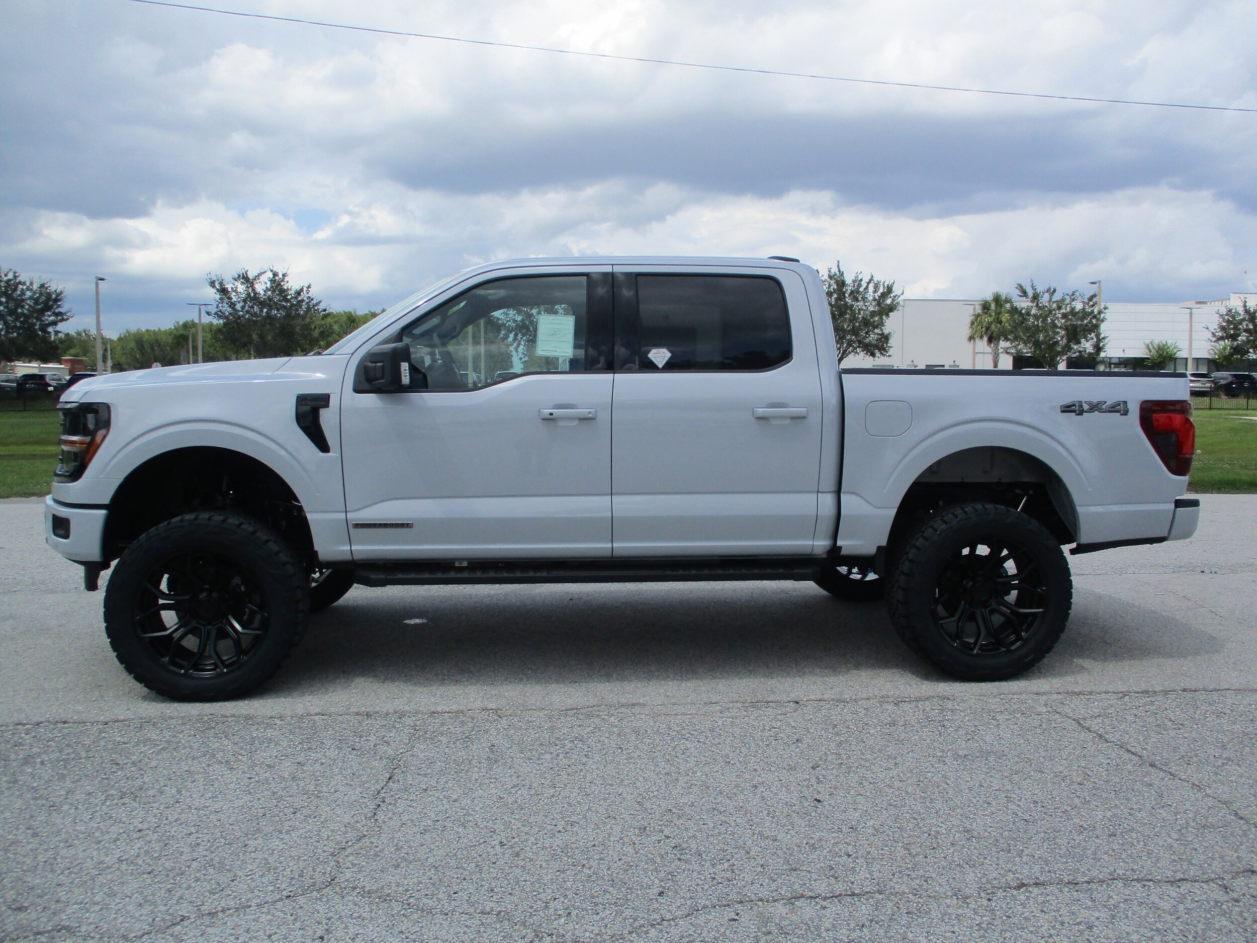 2025 Ford F-150 XLT photo 4