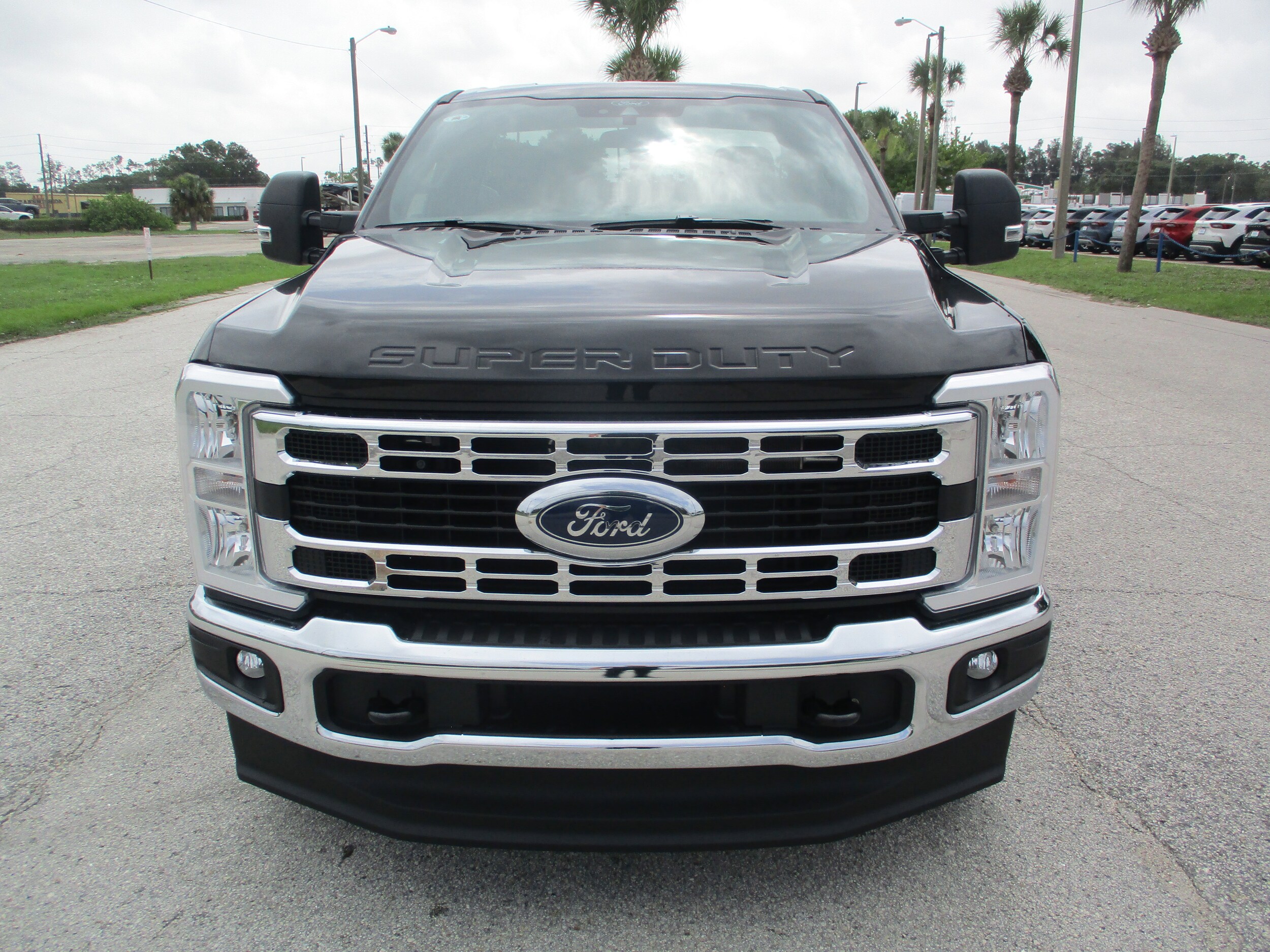 2025 Ford F-350 photo 2