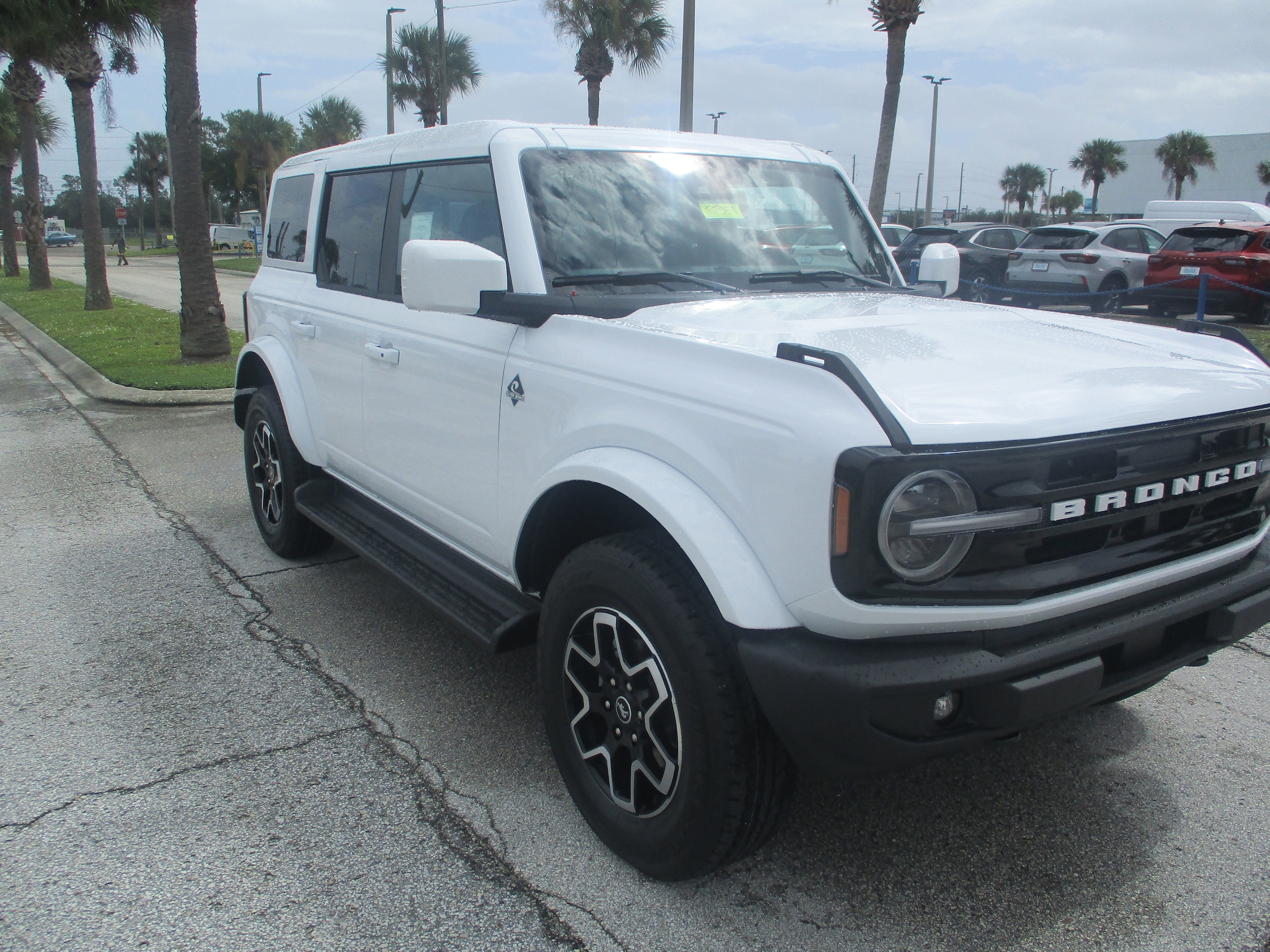 2025 Ford Bronco 4-Door Outer Banks's photo