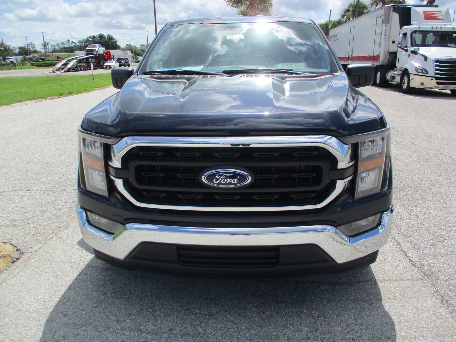 2023 Ford F-150 XLT photo 2