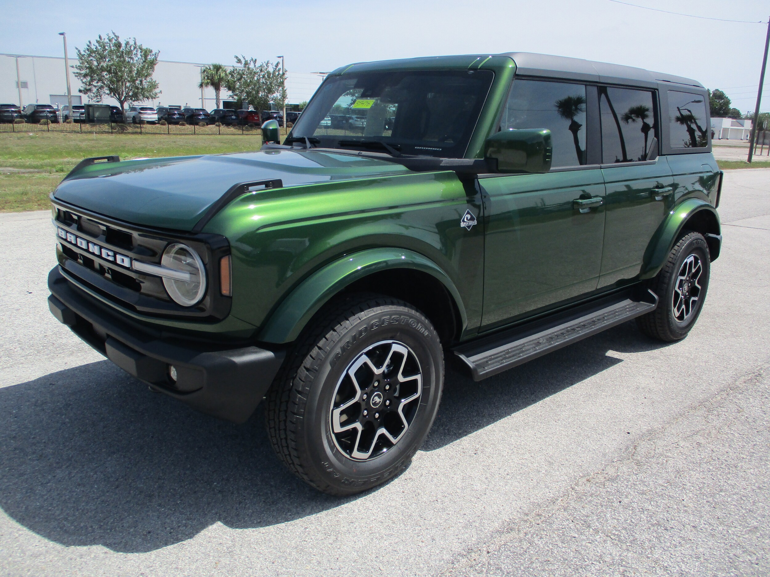 2025 Ford Bronco Outer Banks photo 3