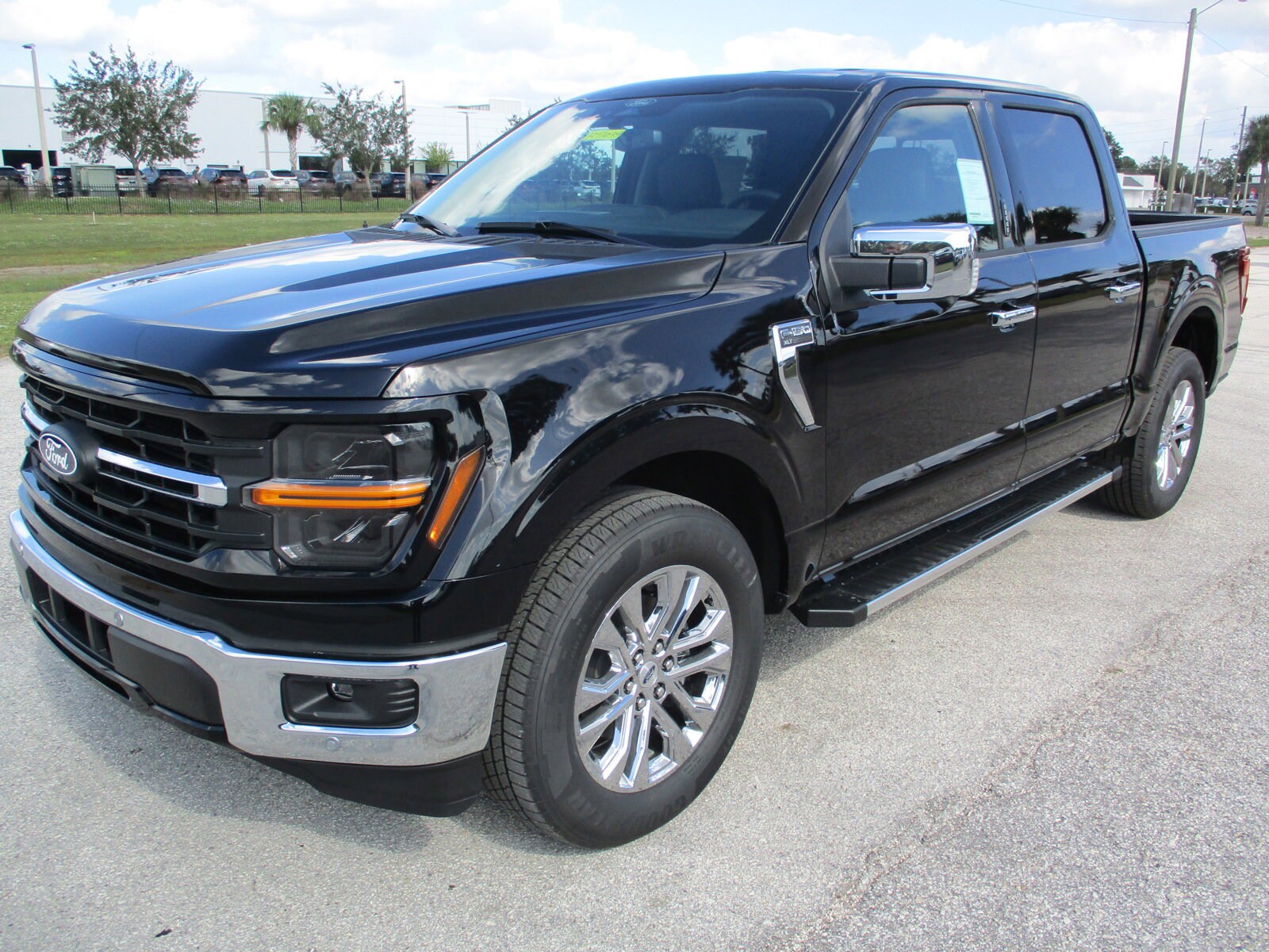 2024 Ford F-150 XLT photo 2