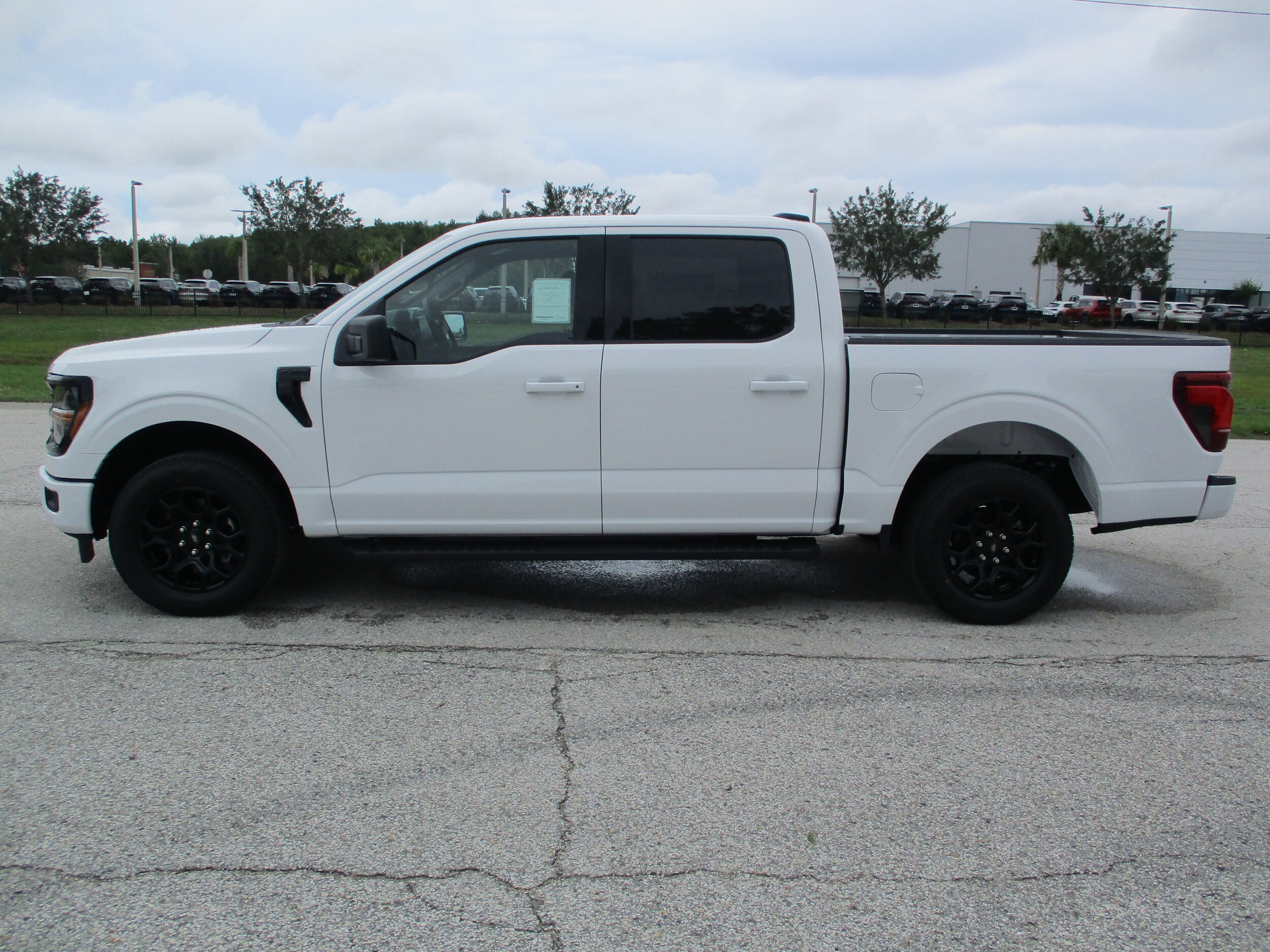 2025 Ford F-150 XLT photo 2