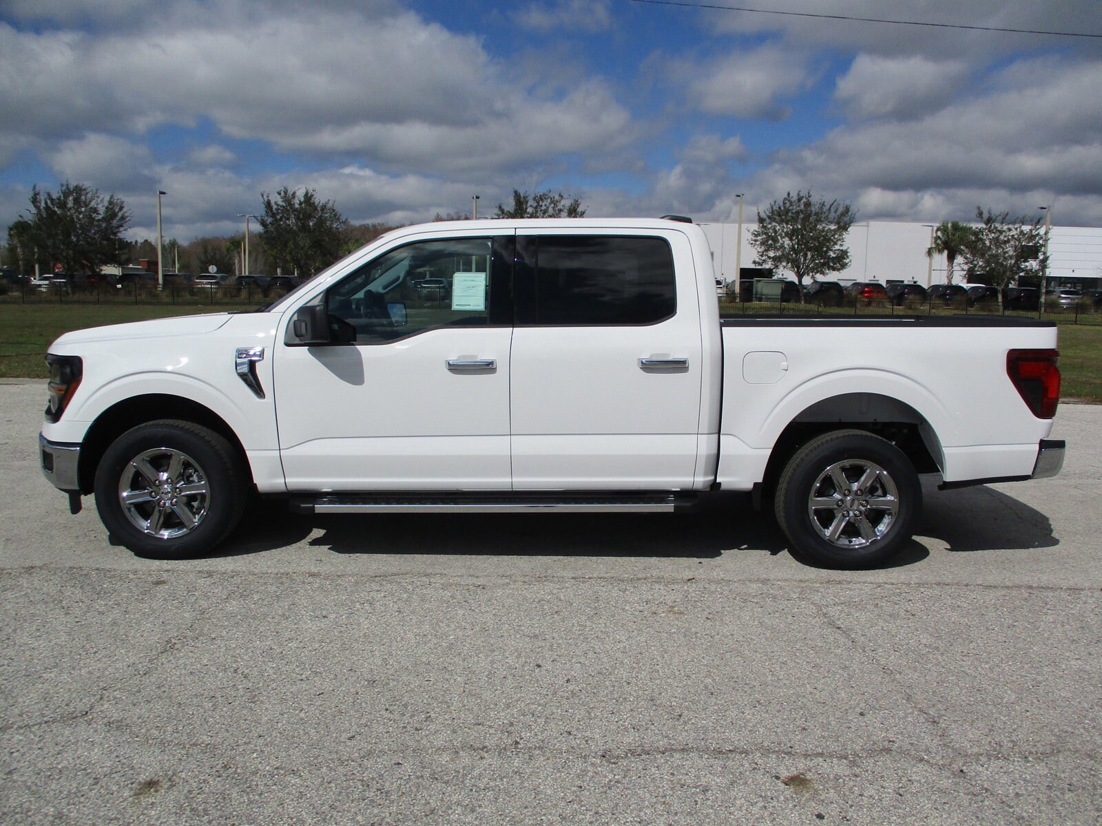 2025 Ford F-150 XLT photo 2