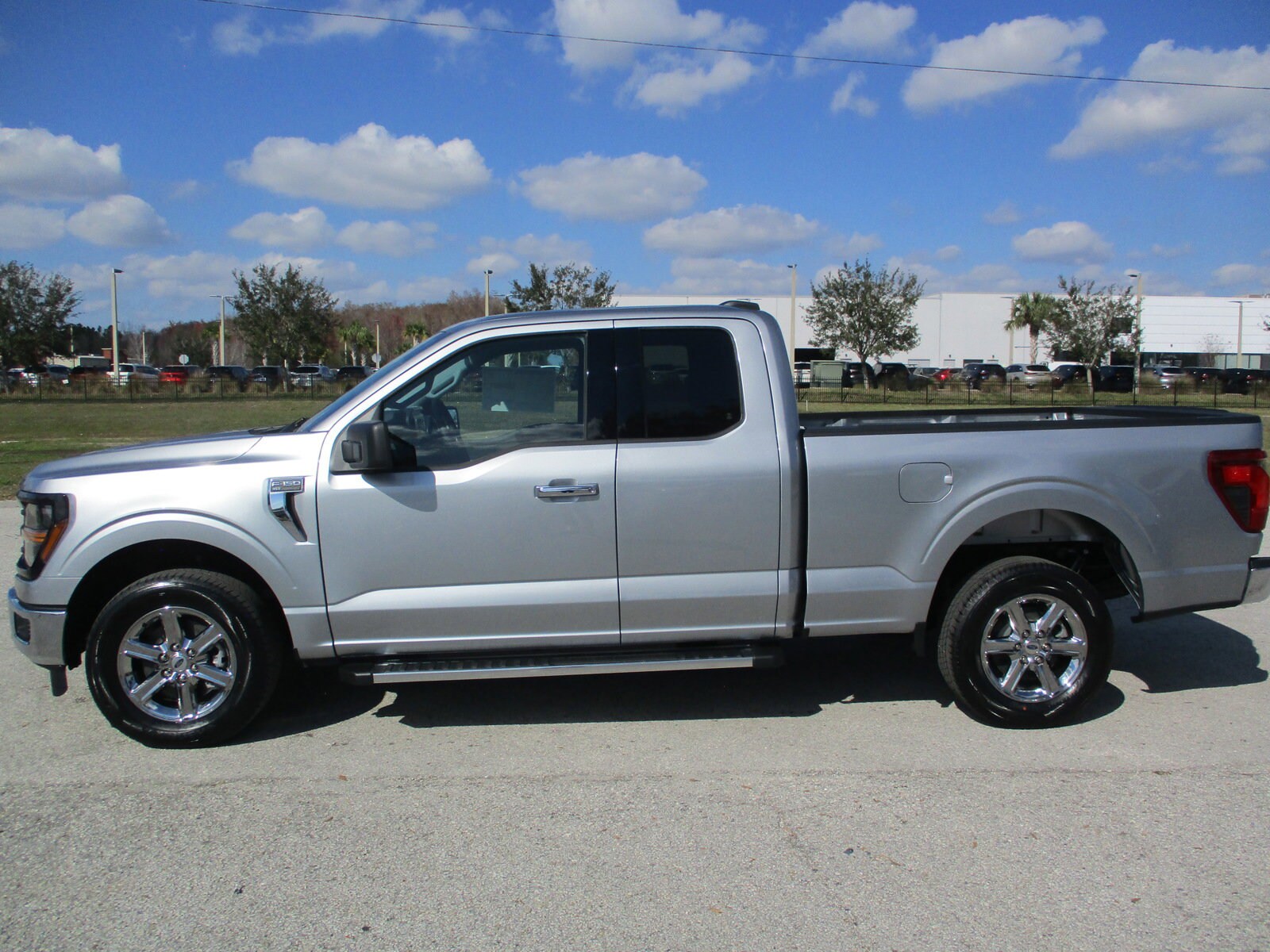 2025 Ford F-150 XLT photo 4