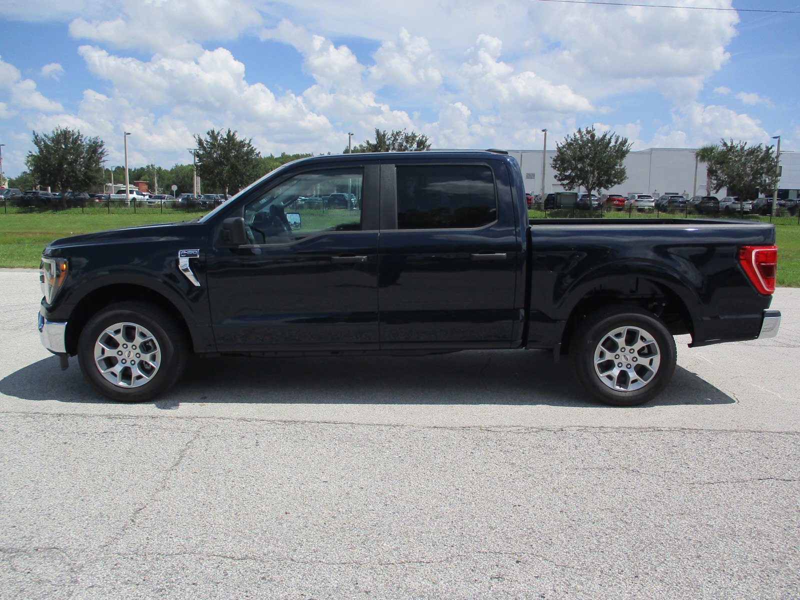 2023 Ford F-150 XLT photo 2