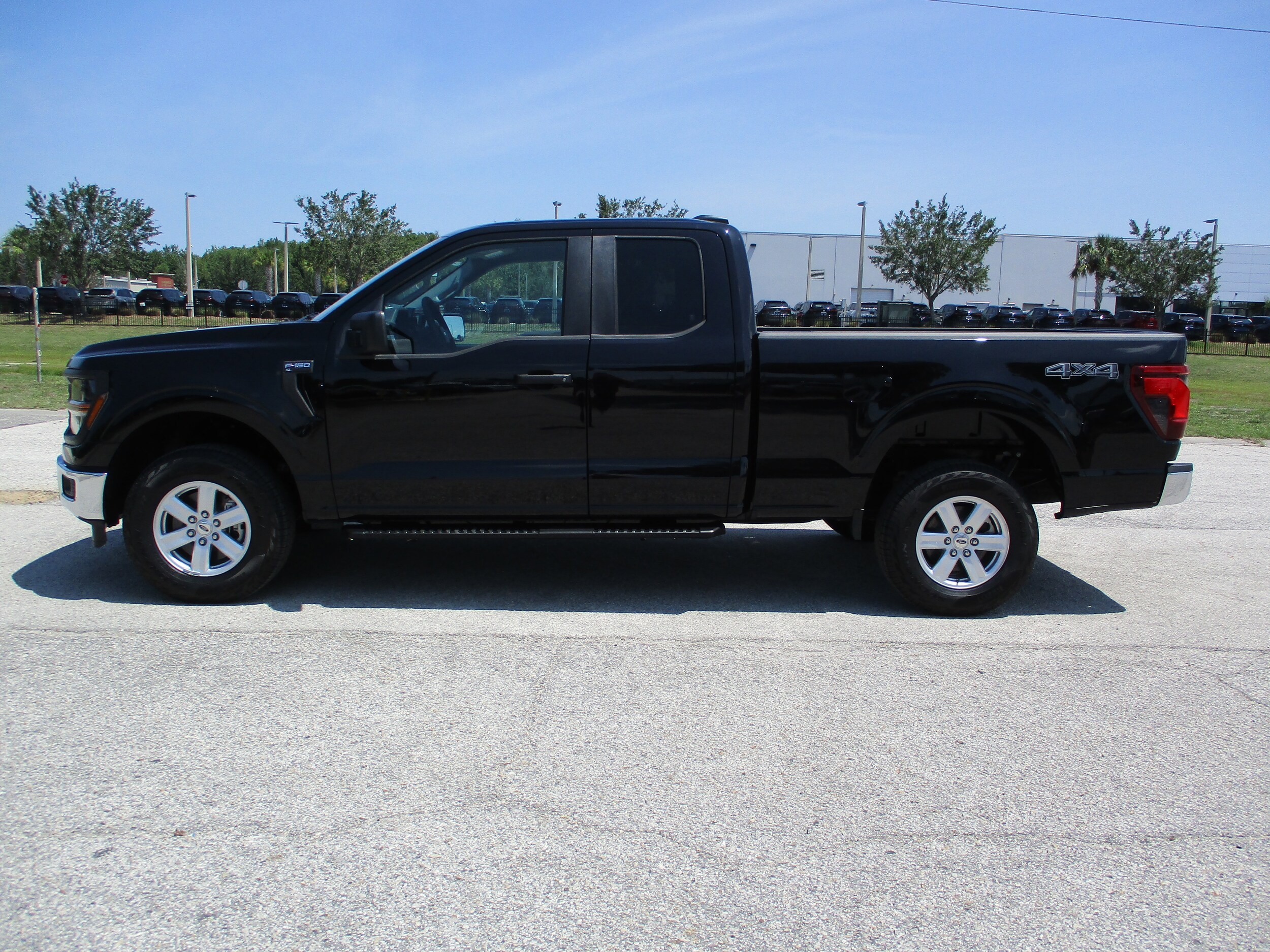 2025 Ford F-150 XL photo 4