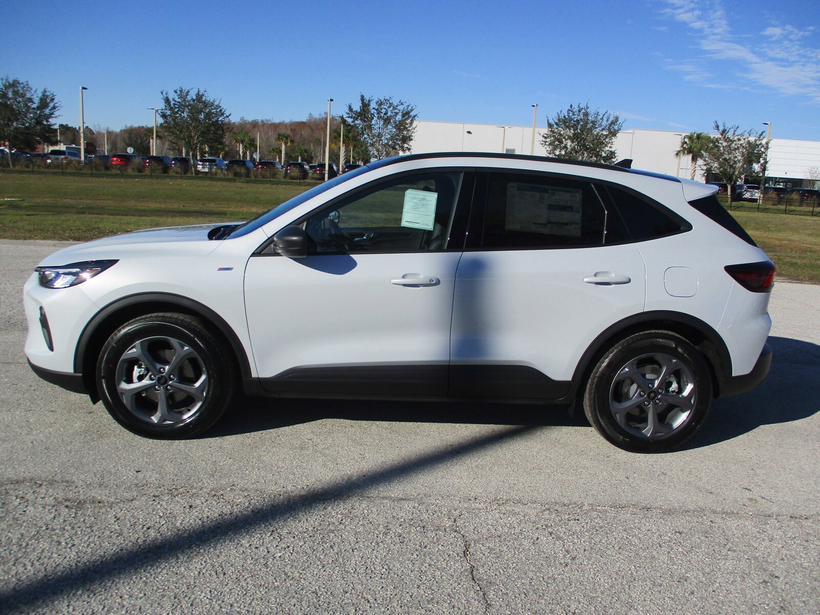 2025 Ford Escape ST-Line photo 4