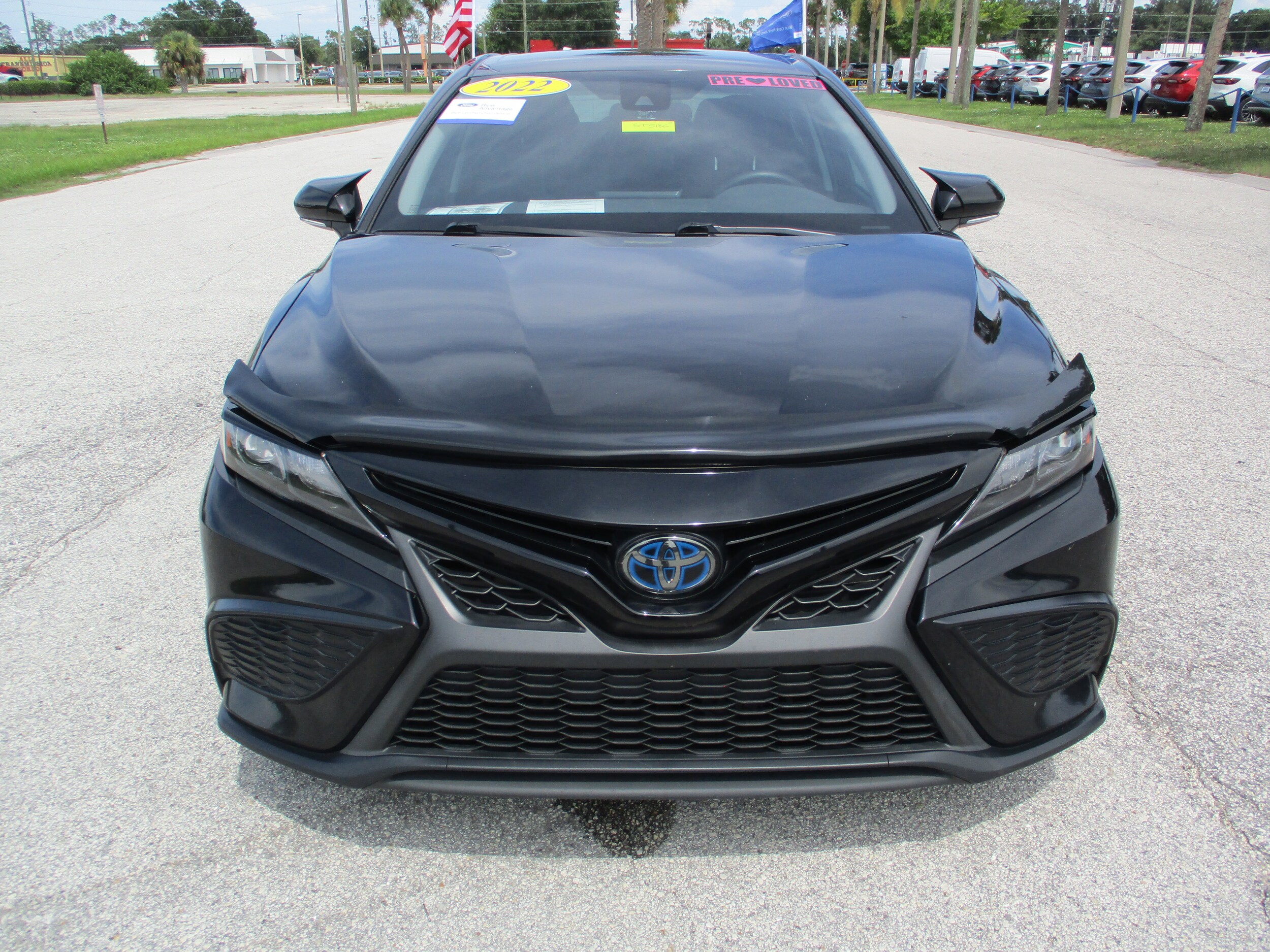 2022 Toyota Camry SE photo 2