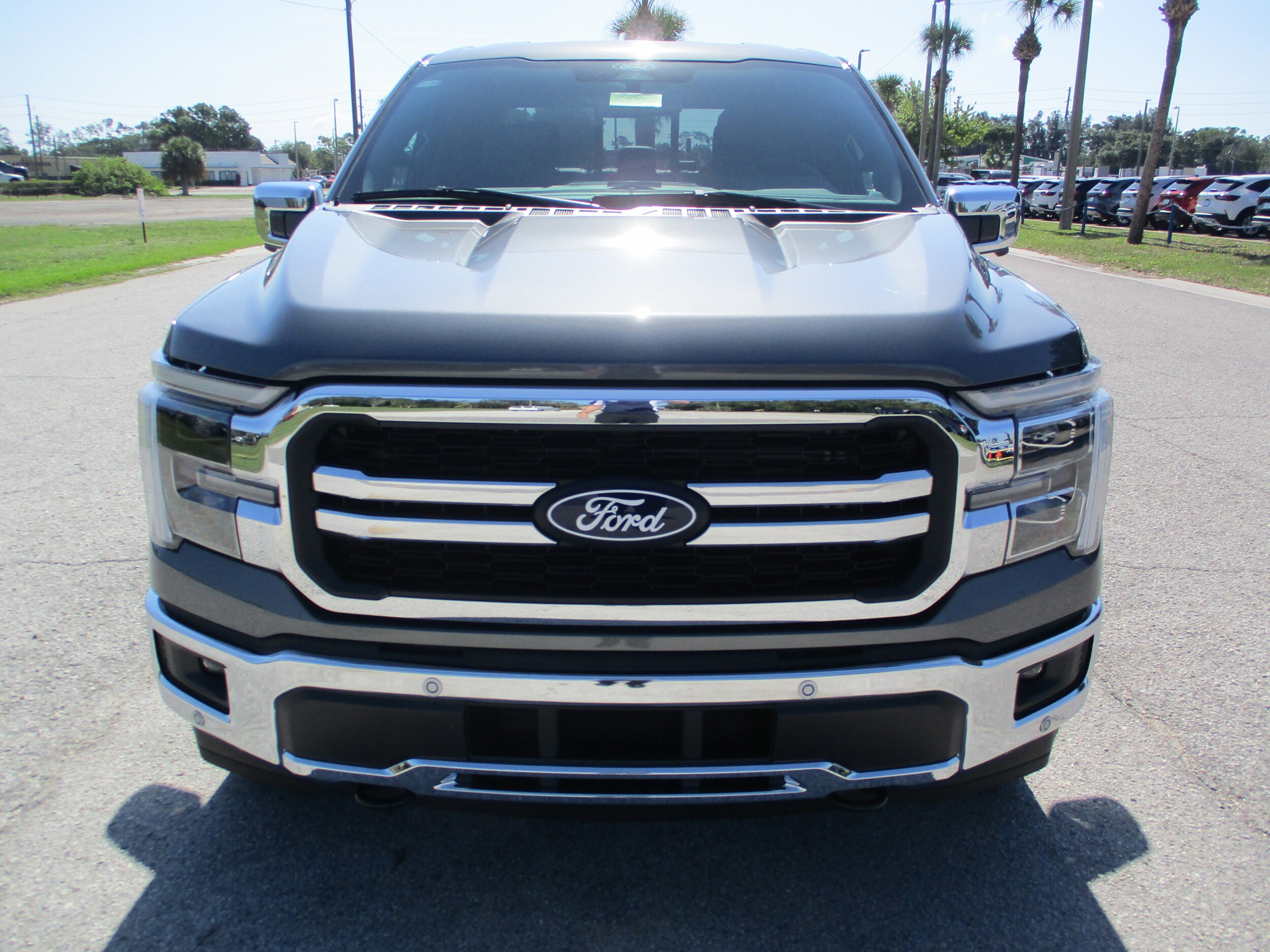 2025 Ford F-150 Lariat photo 2
