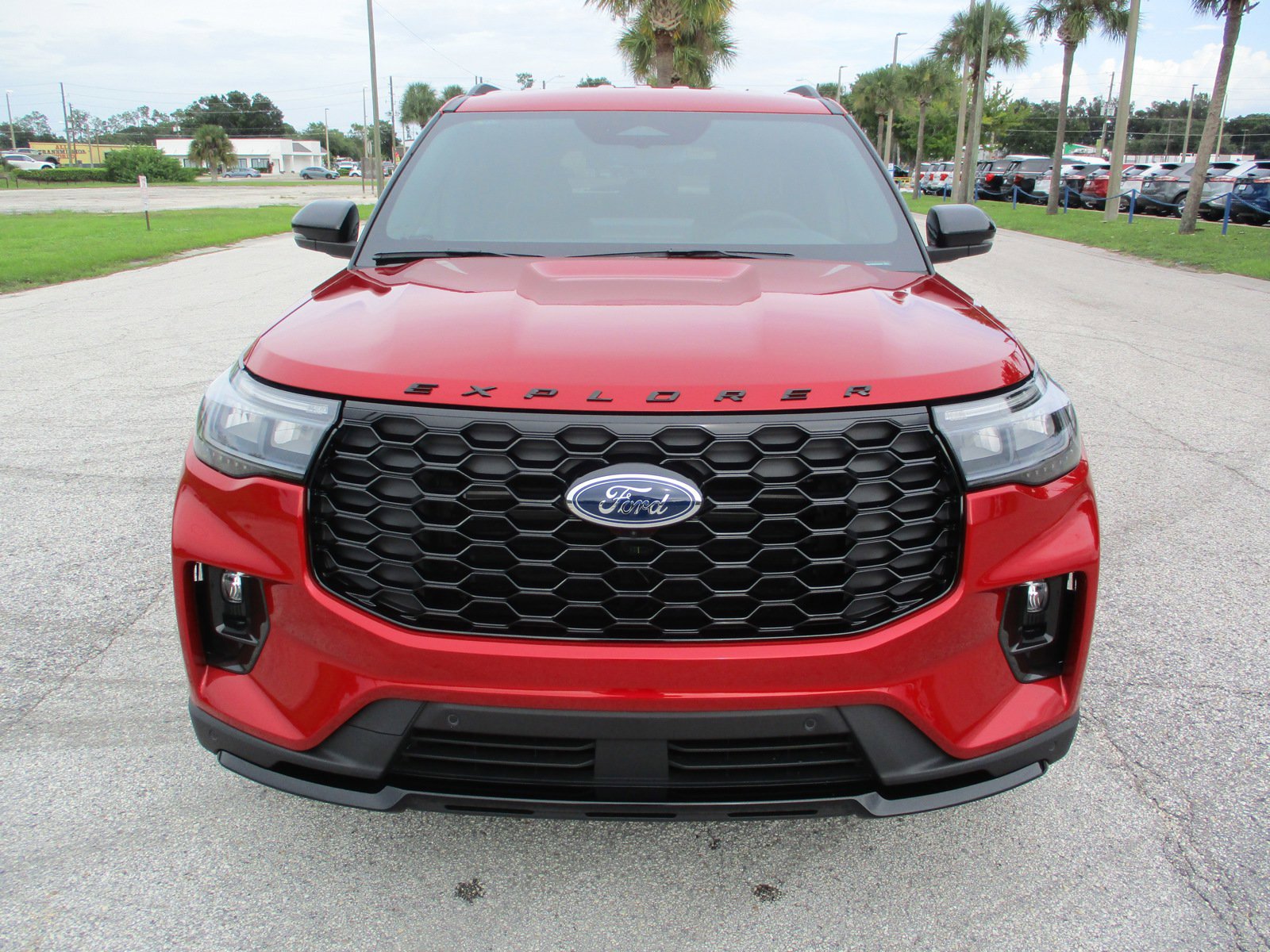 2025 Ford Explorer ST-Line photo 2