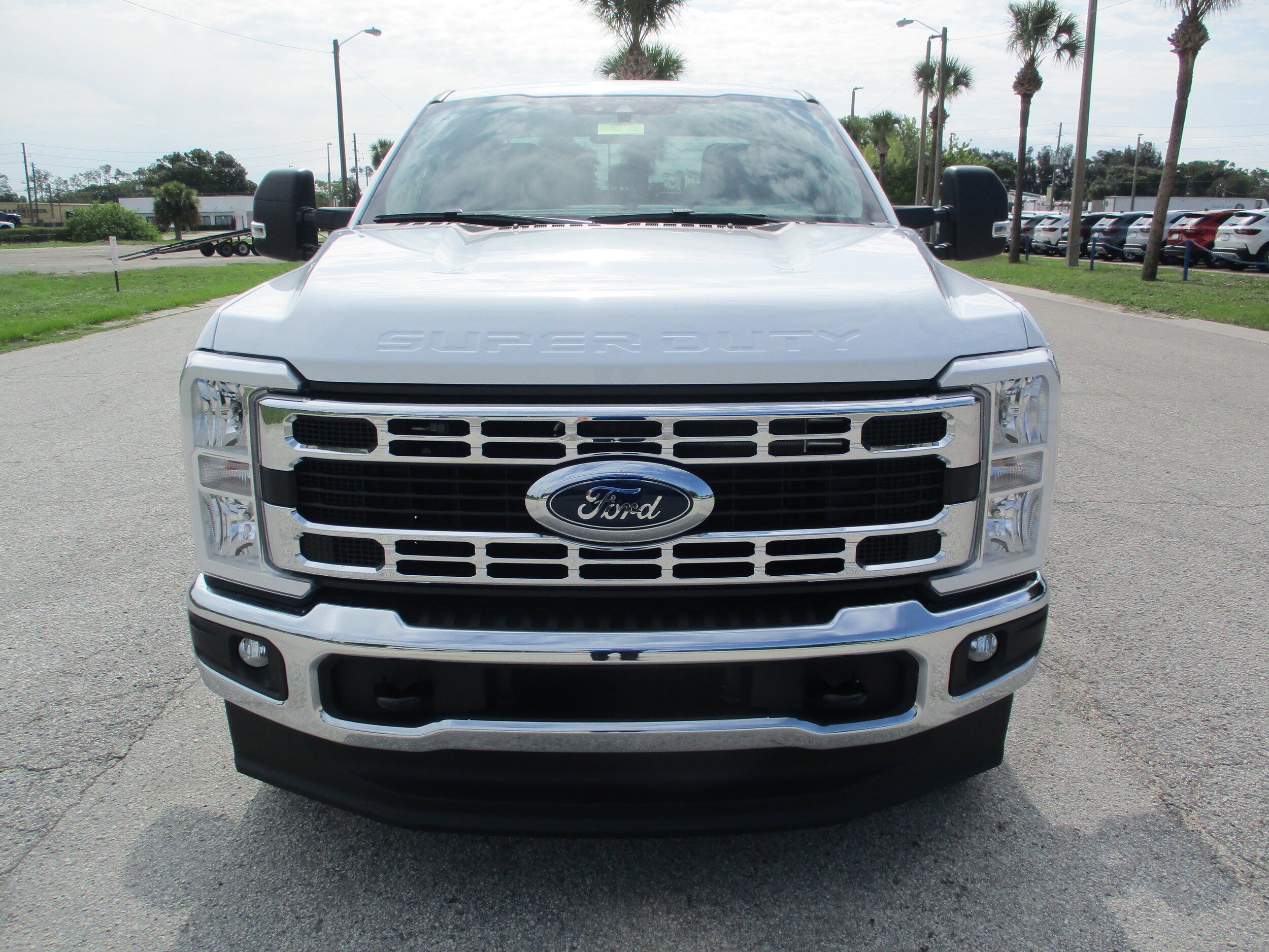 2025 Ford F-350 XLT photo 2