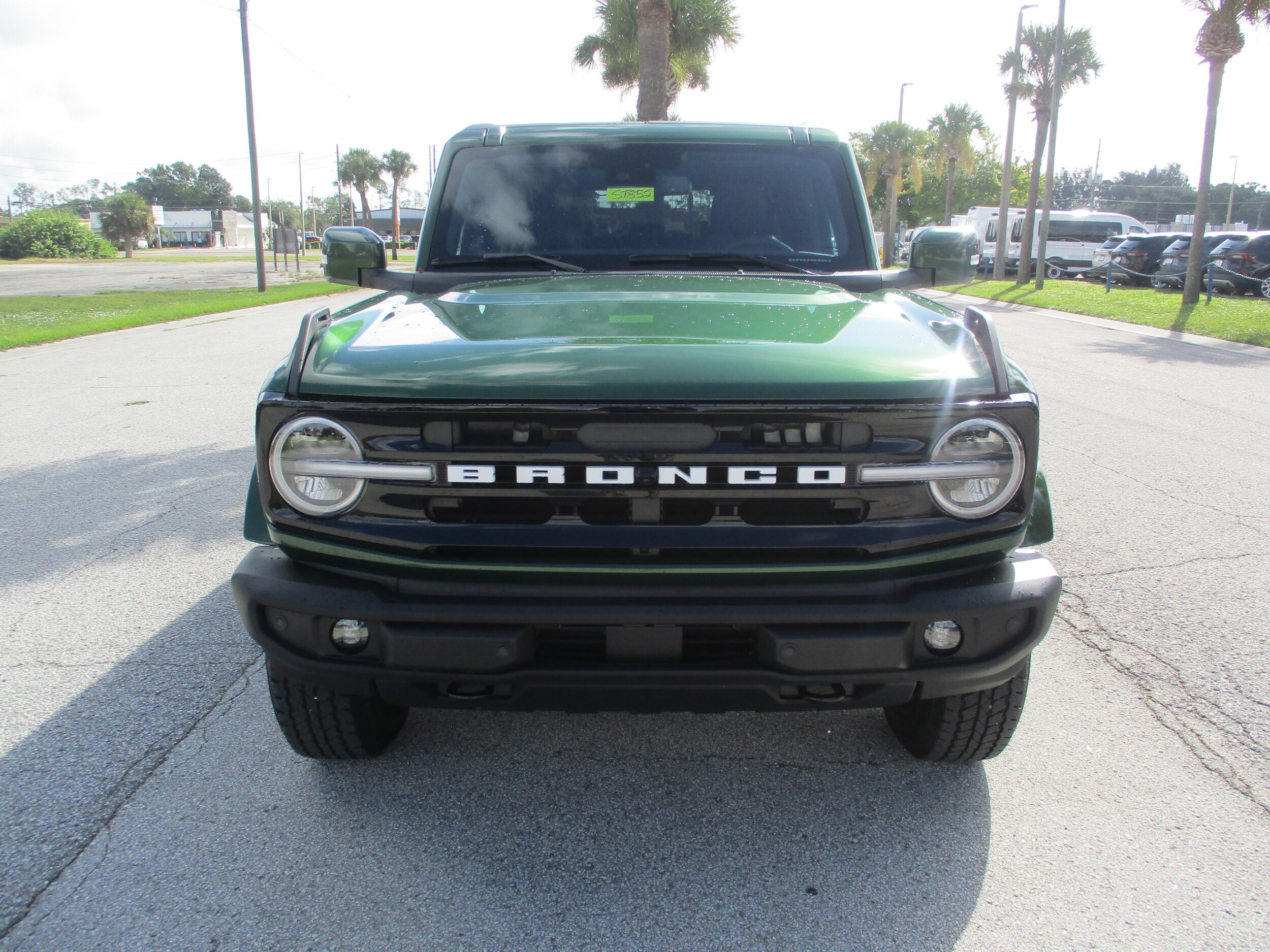 2025 Ford Bronco Outer Banks photo 2