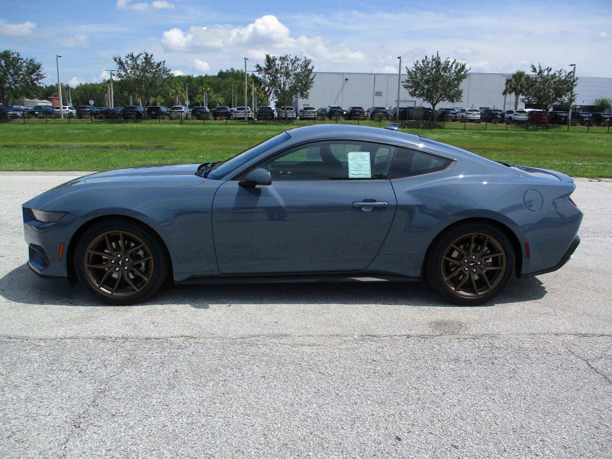 2025 Ford Mustang EcoBoost Premium photo 4