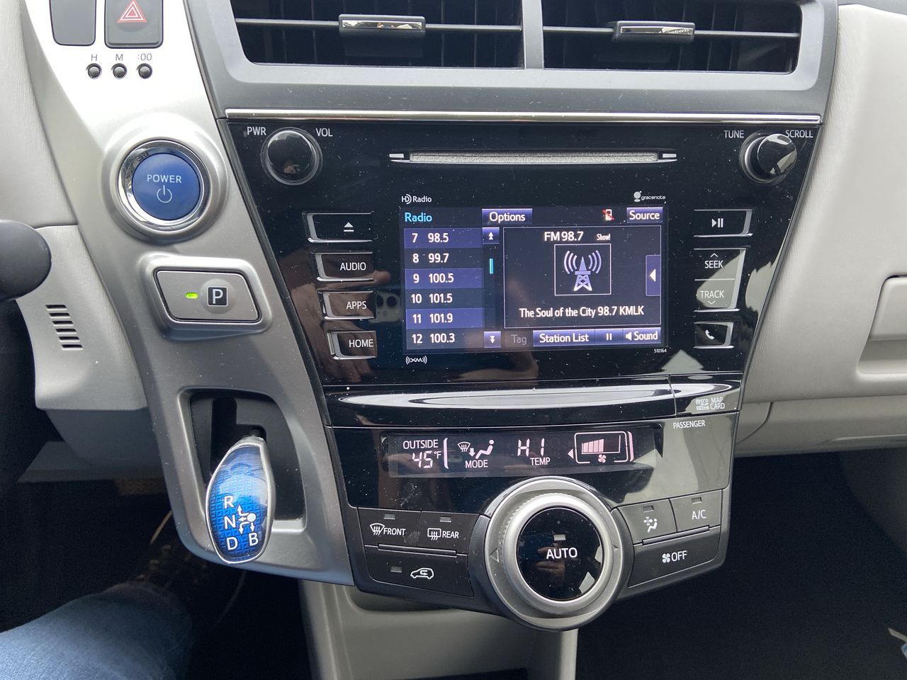 2017 Toyota Prius v Five - Photo 16