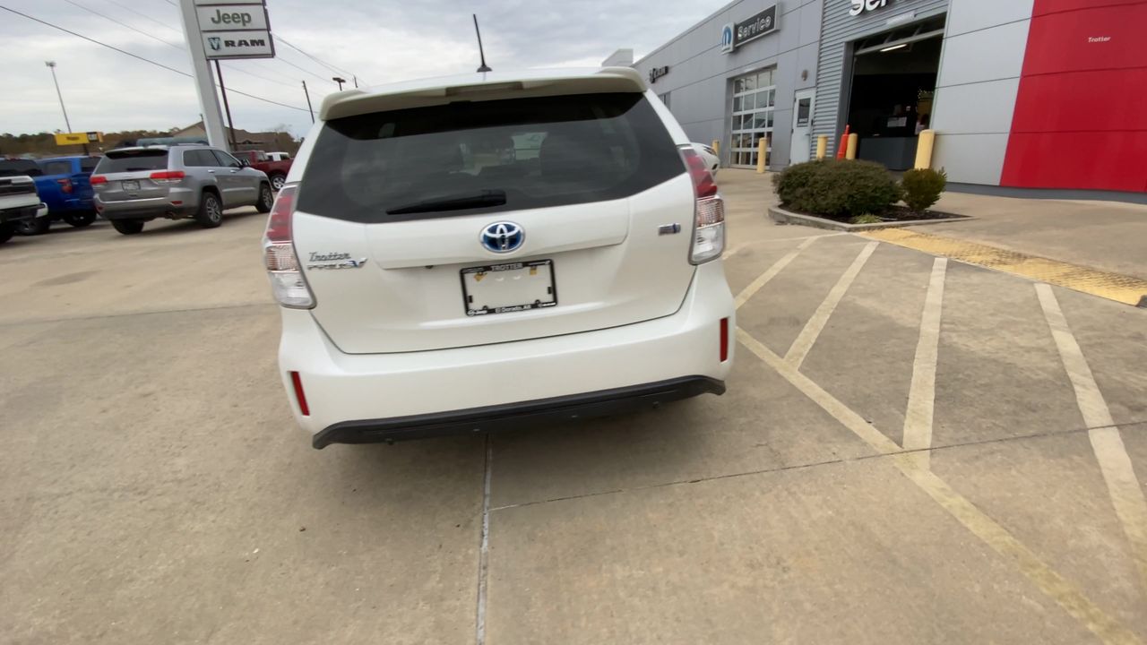 2017 Toyota Prius v Five - Photo 7