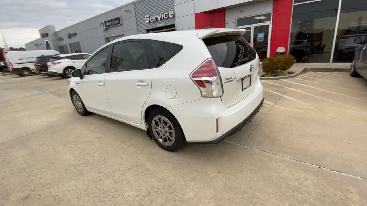 2017 Toyota Prius v Five - Photo 6