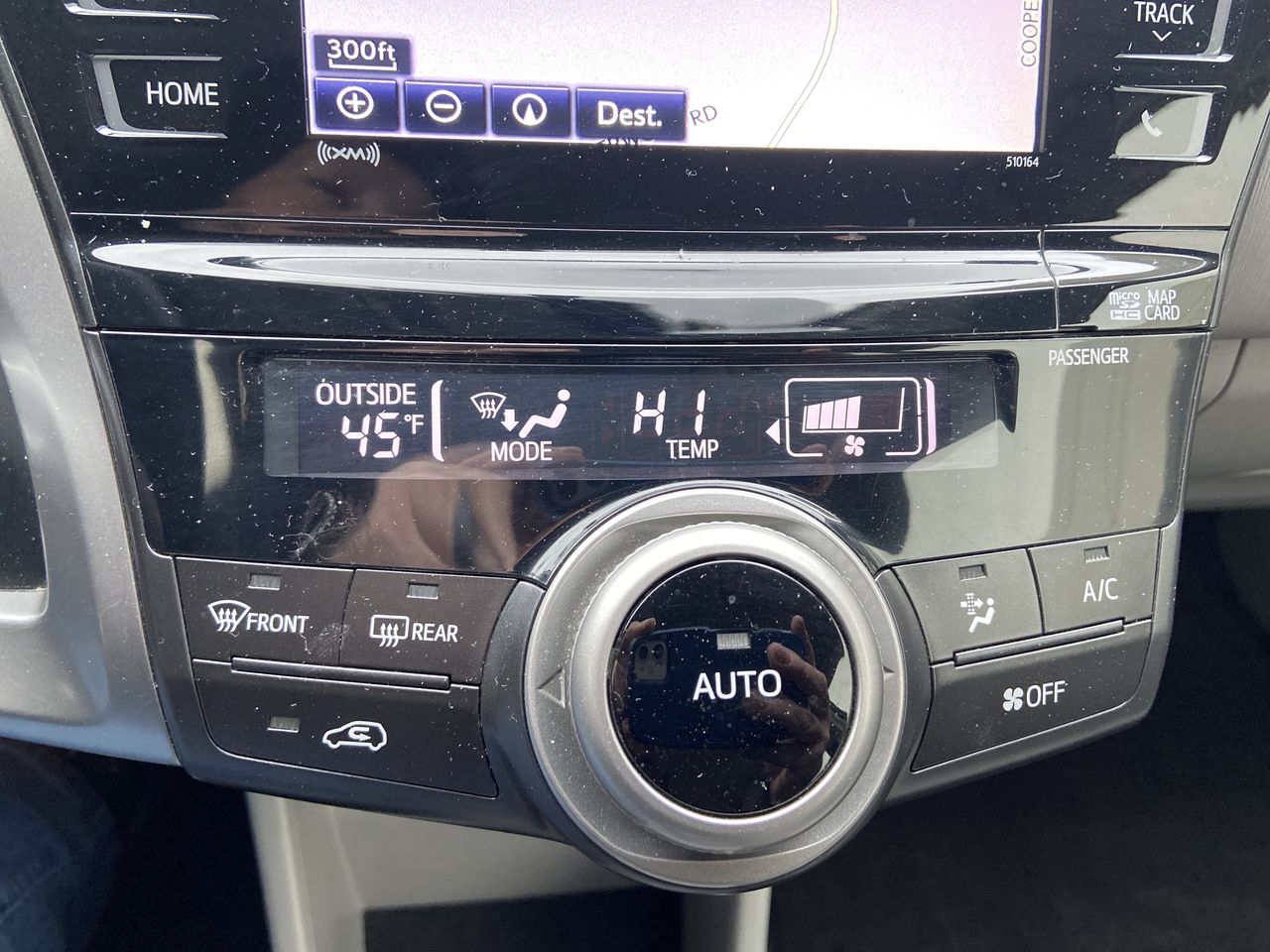 2017 Toyota Prius v Five - Photo 19