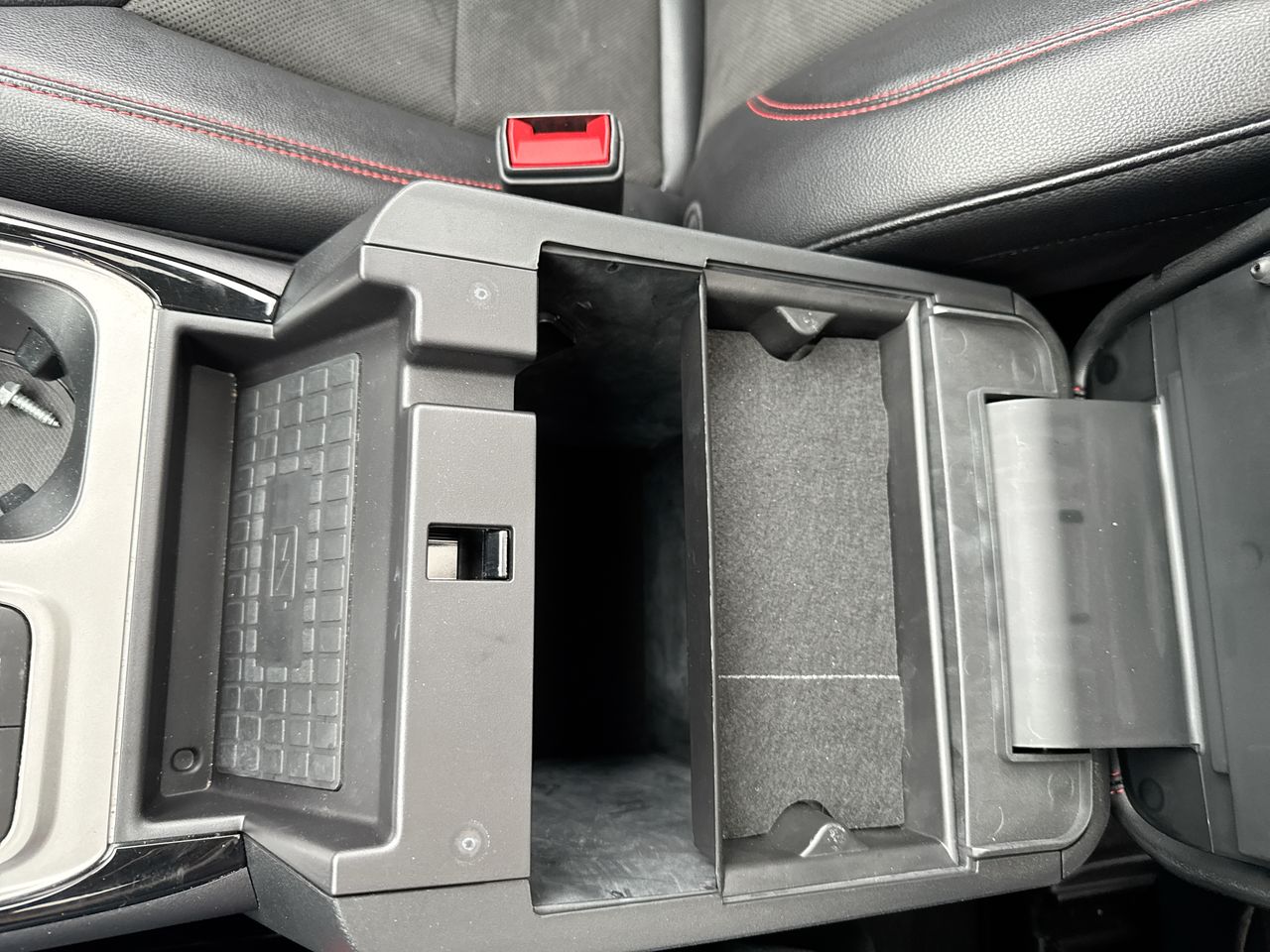 2023 Ford Explorer ST-LINE - Photo 21