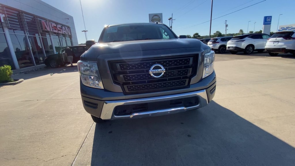 Used 2021 Nissan Titan SV (A9) 4x4 Crew Cab 5.5 ft. box 139.8 in. WB