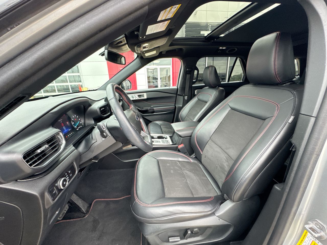 2023 Ford Explorer ST-LINE - Photo 11