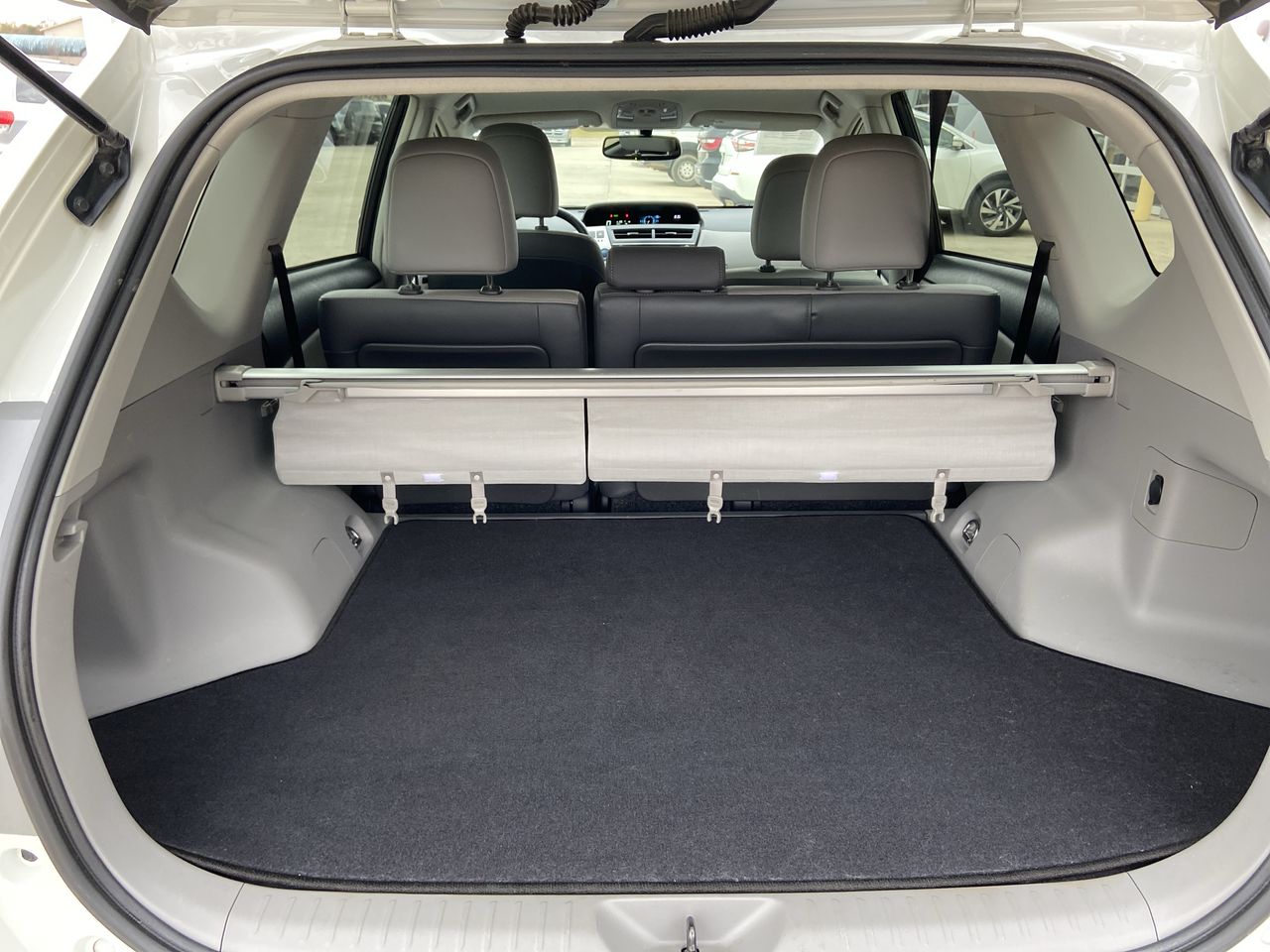 2017 Toyota Prius v Five - Photo 23