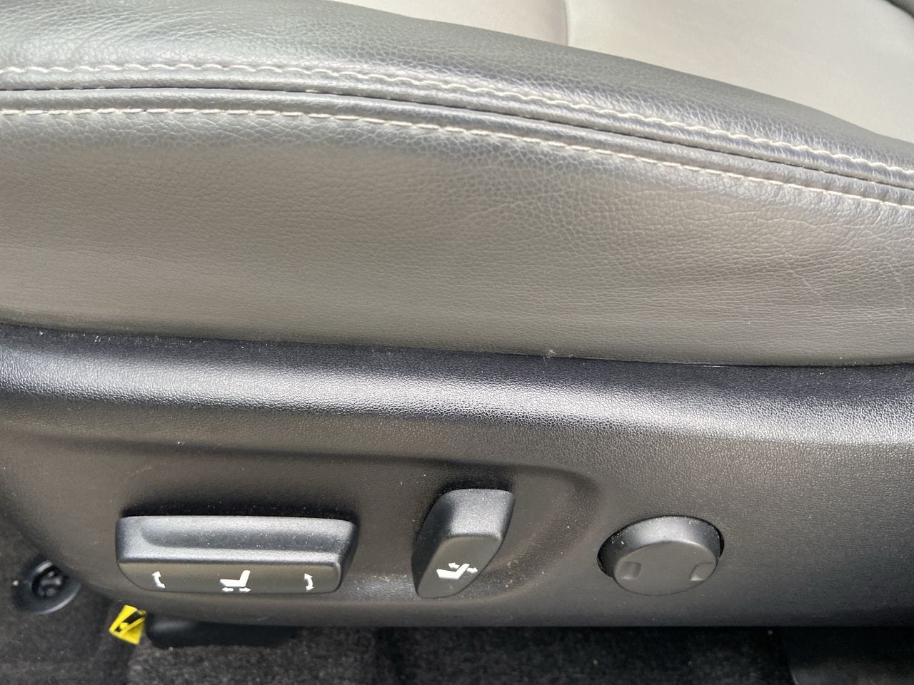 2017 Toyota Prius v Five - Photo 12