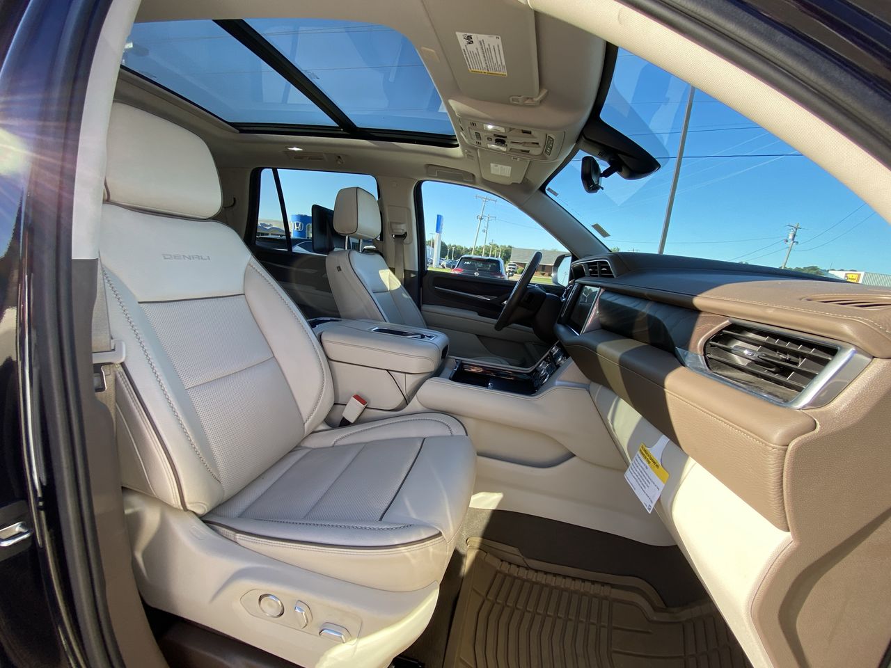 2021 GMC Yukon Denali - Photo 27
