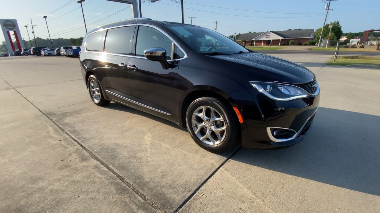 Used 2018 Chrysler Pacifica Limited with VIN 2C4RC1GG4JR307671 for sale in El Dorado, AR