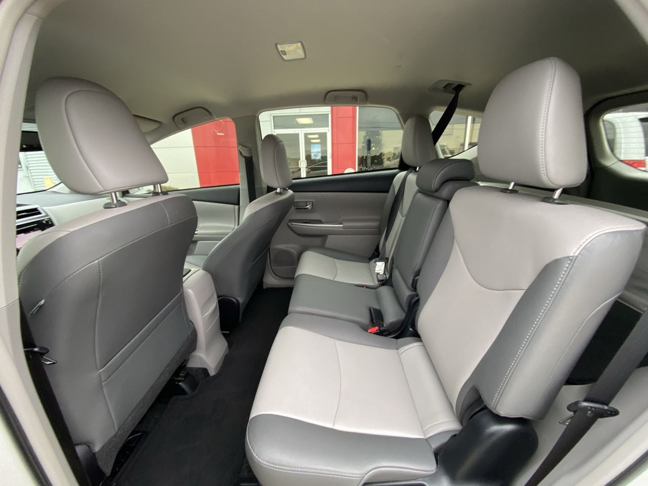 2017 Toyota Prius v Five - Photo 21