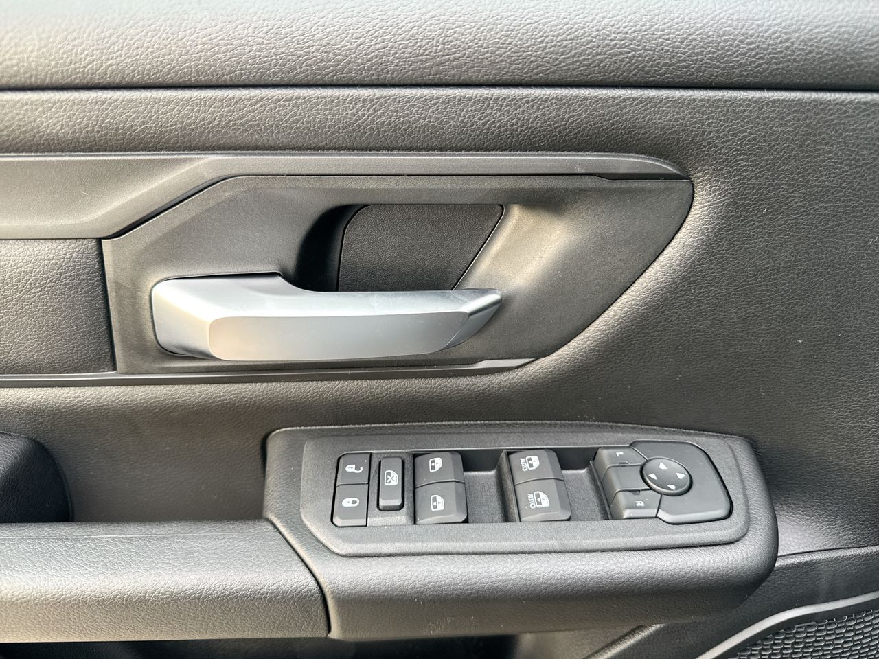 2025 RAM 1500 Tradesman - Photo 13