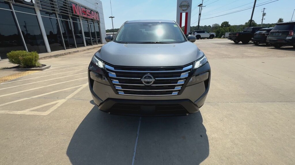 Used 2025 Nissan Rogue SV Front-Wheel Drive