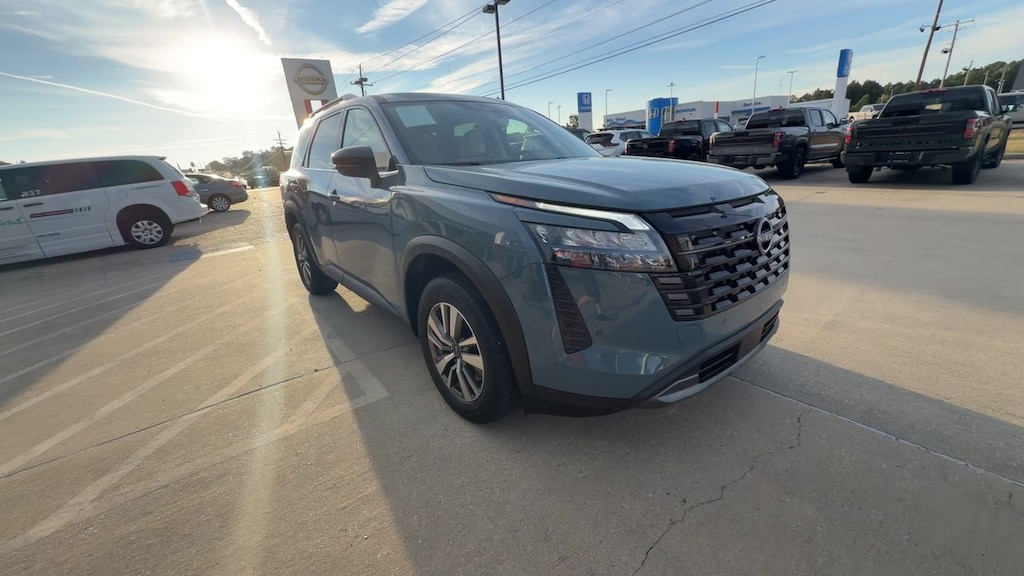 Used 2026 Nissan Pathfinder SL Front-Wheel Drive