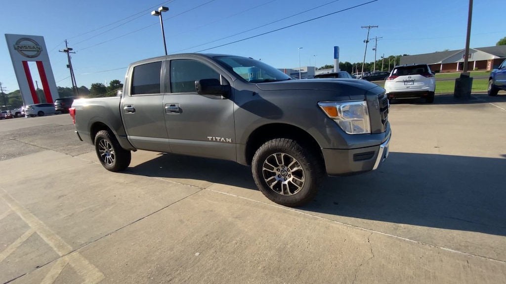 Used 2021 Nissan Titan SV (A9) 4x4 Crew Cab 5.5 ft. box 139.8 in. WB