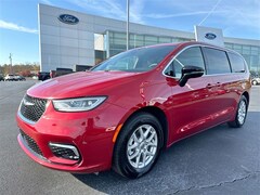 Used 2025 Chrysler Pacifica Select Minivan/Van near Stuttgart, AR