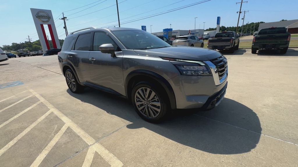Used 2025 Nissan Pathfinder SL Front-Wheel Drive
