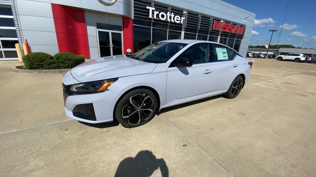 New 2025 Nissan Altima SR Sedan