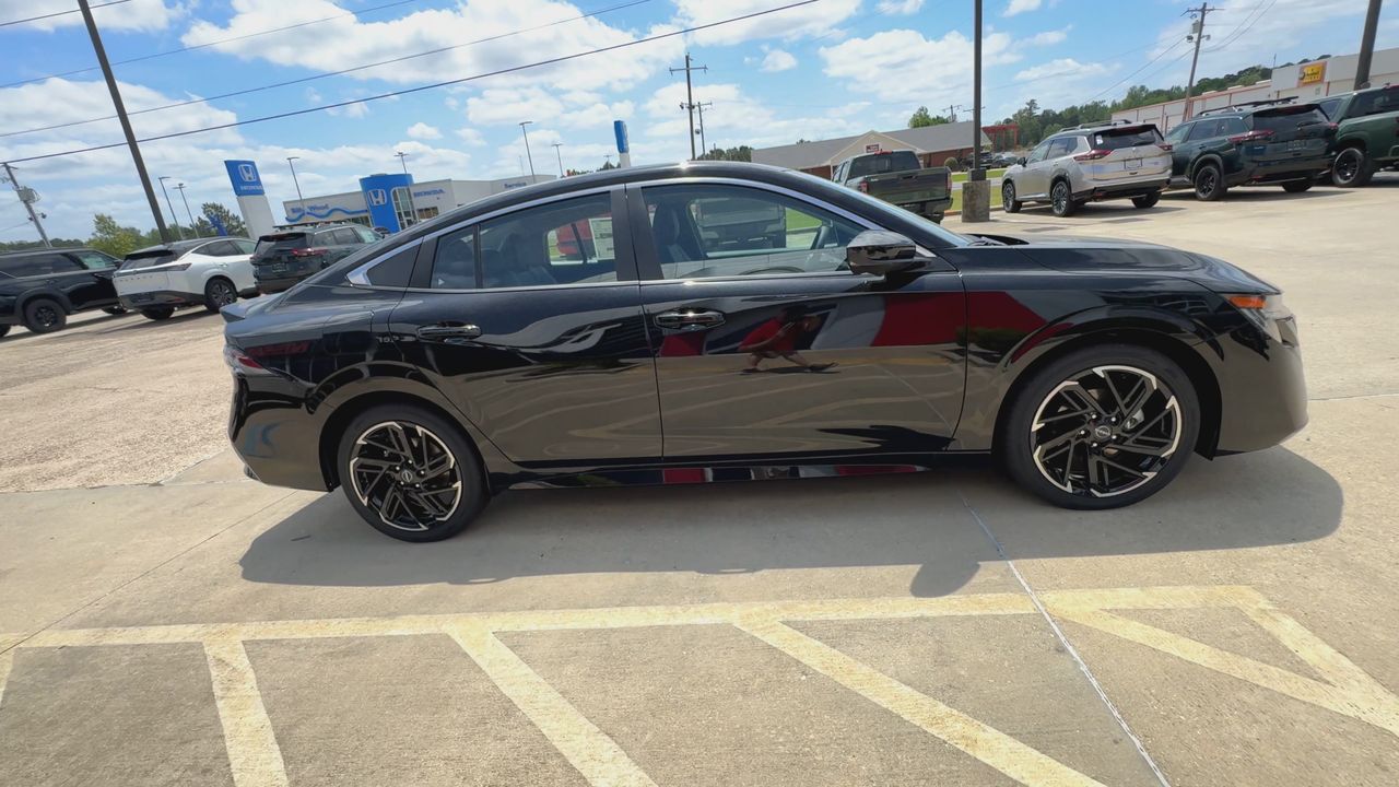 2026 Nissan Sentra SR - Photo 9