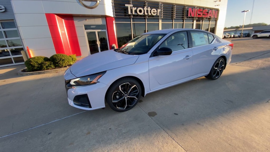 New 2025 Nissan Altima SR Sedan