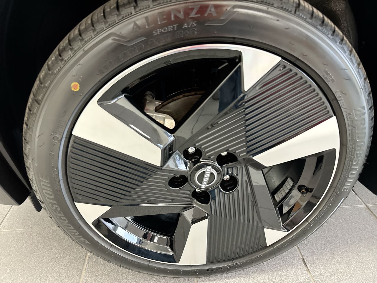 2026 Nissan KICKS SR - Photo 10
