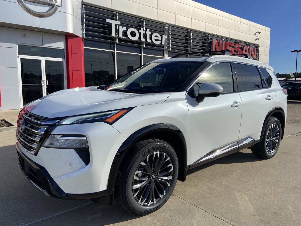 2026 Nissan Rogue Platinum's photo