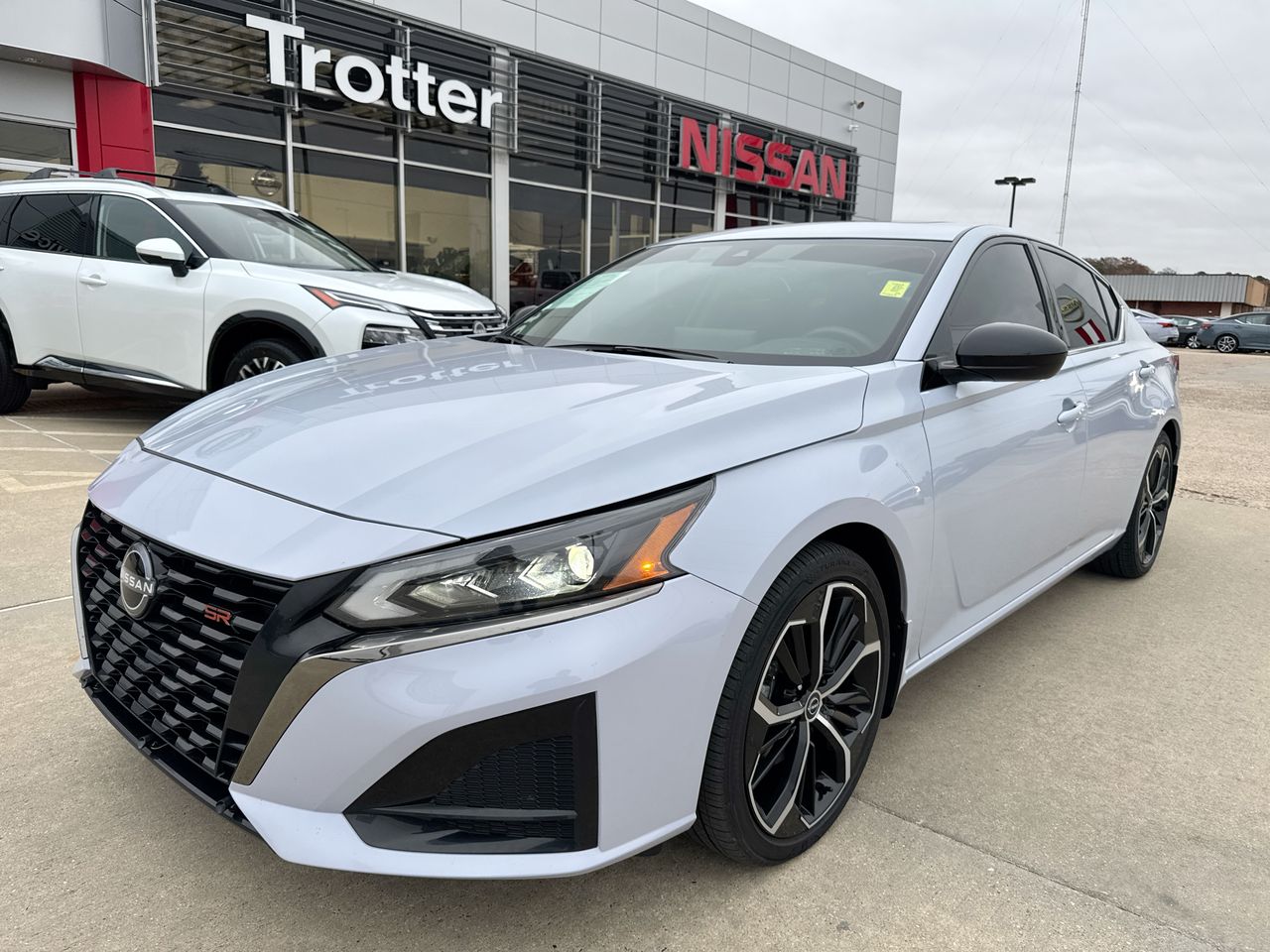 2024 Nissan Altima SR's photo