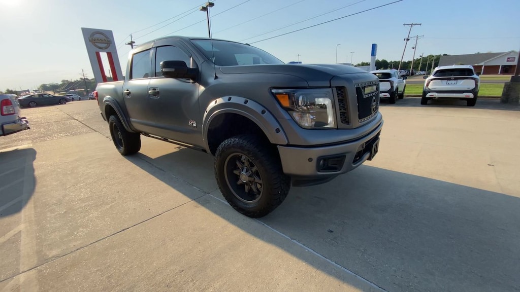 Used 2019 Nissan Titan PRO-4X 4x4 Crew Cab 5.6 ft. box 139.8 in. WB